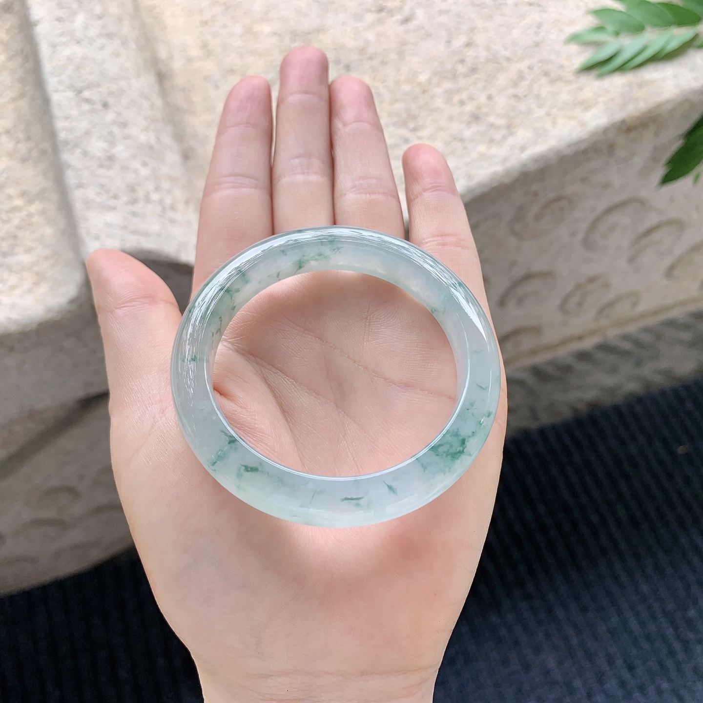 正圈49 50【圈口】50.4/10.3/8【编码】C5040940【描述】冰飘花，清透，水润，种老