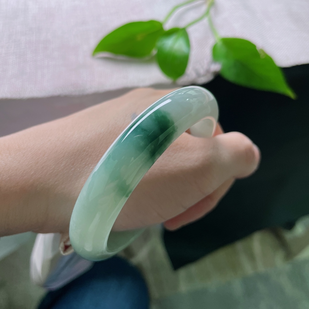 57.1/12.1/7.6，飘花正圈，肉质细腻干净，温润如玉，优雅入骨。一点指甲纹不显，ss47261a