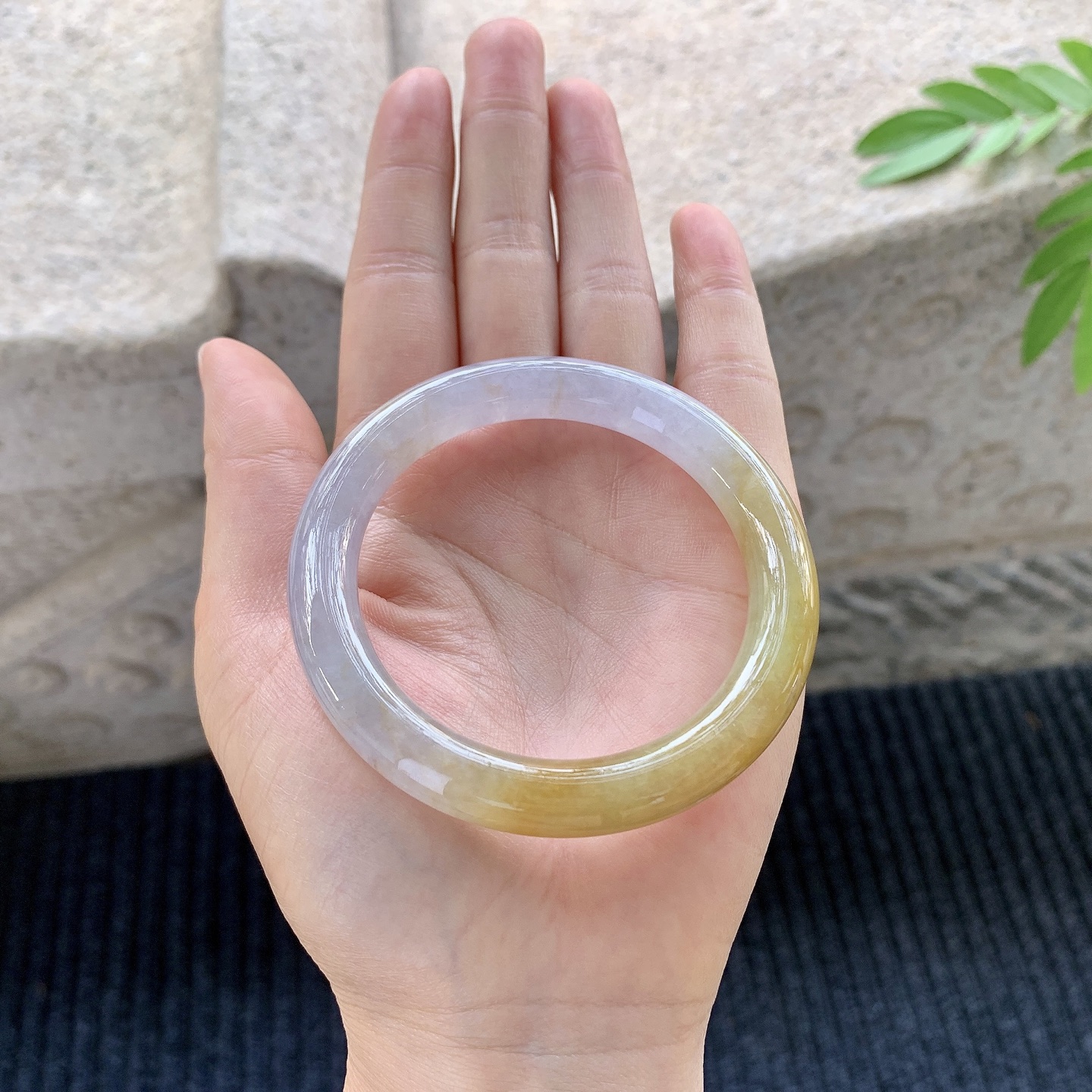 圆条52 53【圈口】53.4/9.1/9【编码】BA031061【描述】双彩，黄翡，水润，种老，细腻，打灯有絮线