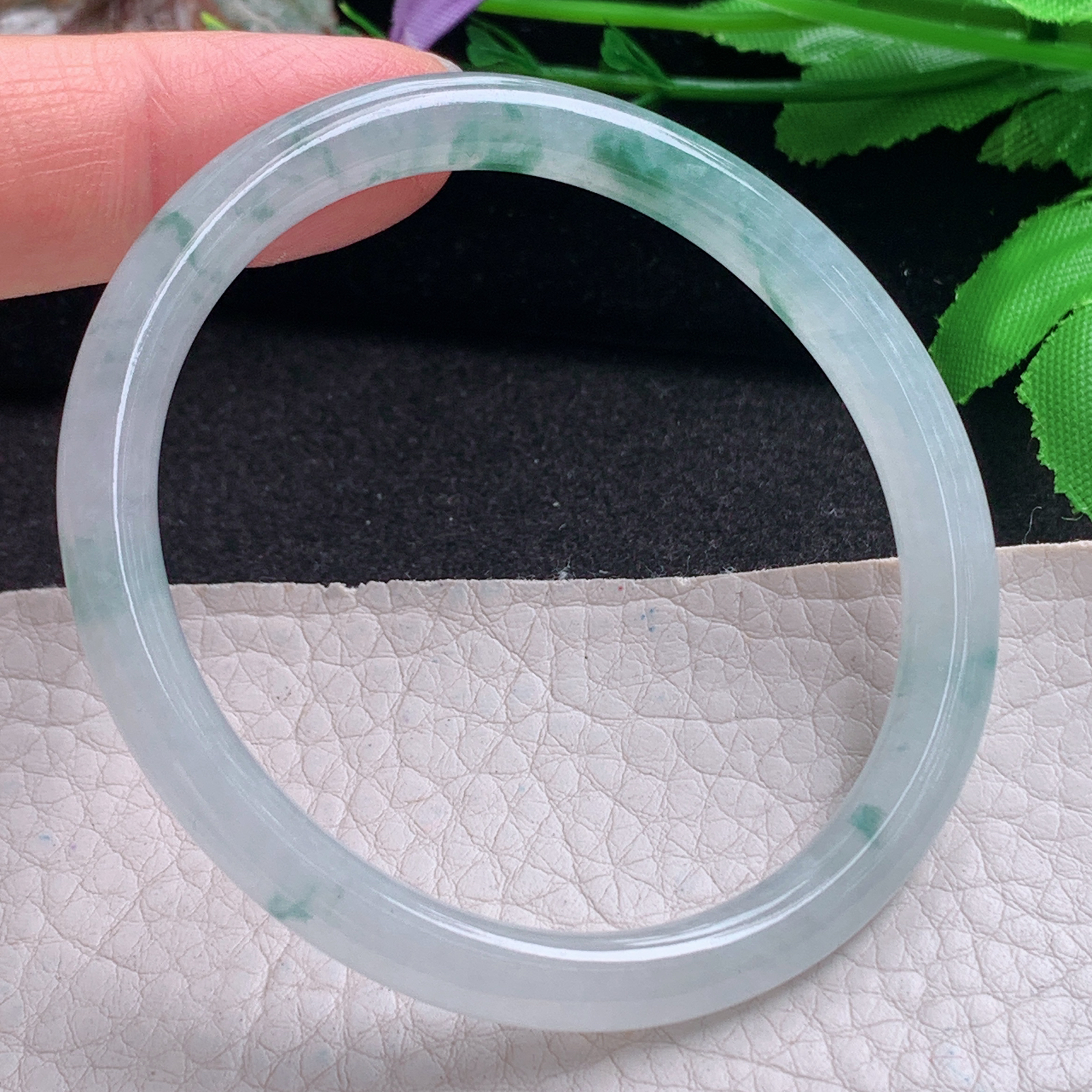 xc实拍54.3*48.8*6*6.3贵妃镯 天然缅甸翡翠a货手镯冰飘花秀气蛋形玉镯子