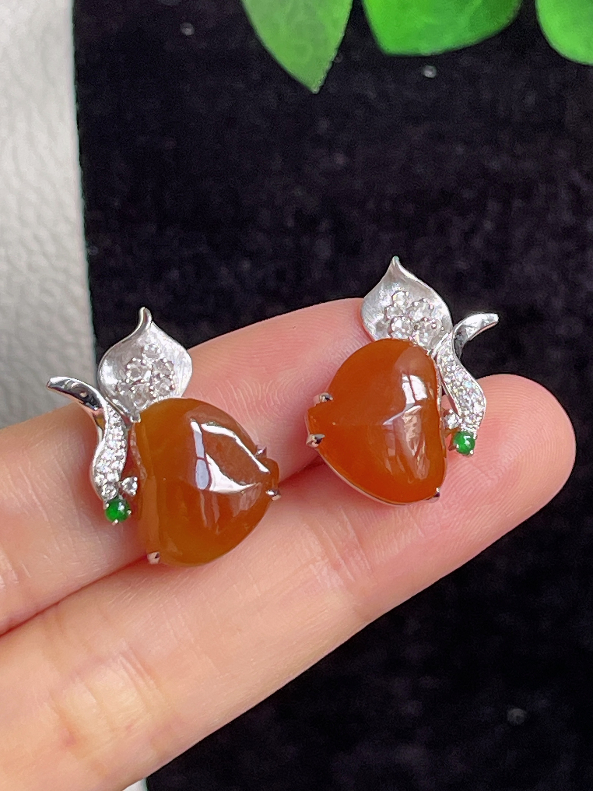 18k金天然红翡福桃耳钉