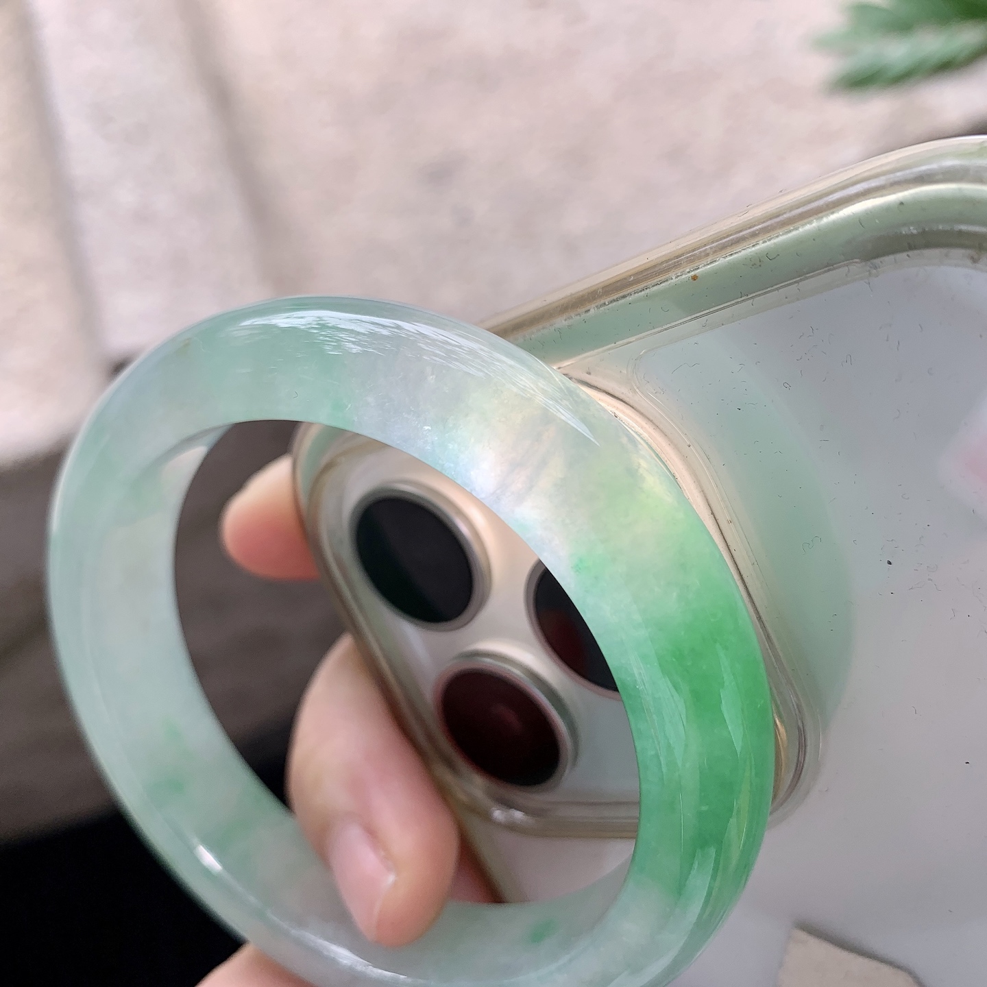 正圈52 53【圈口】53.3/12.3/8.7【编码】GJ040901【描述】冰阳绿，清透，水润，种老，细腻，打灯有棉线