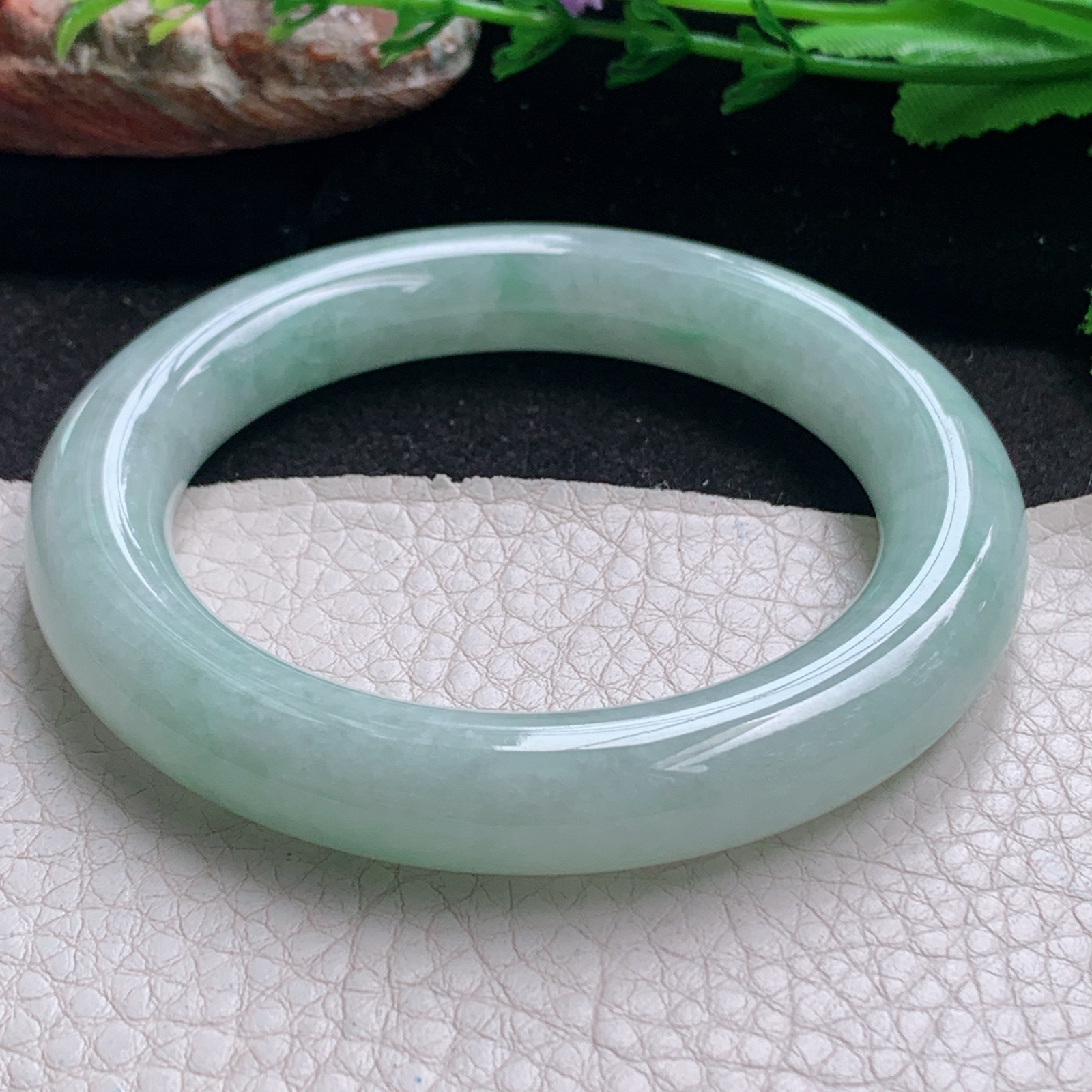 n实拍55*10.8*11.3胖圆镯 天然缅甸翡翠a货手镯清新飘绿水润圆条玉镯子