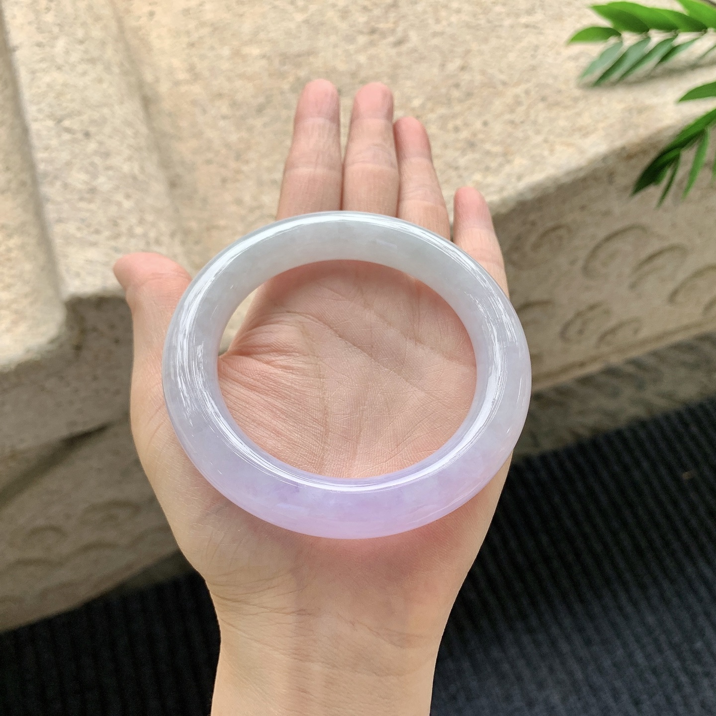 圆条57 58【圈口】58.7/12/11.8【编码】BA040909【描述】糯冰艳紫，水润，种老，细腻，有纹线