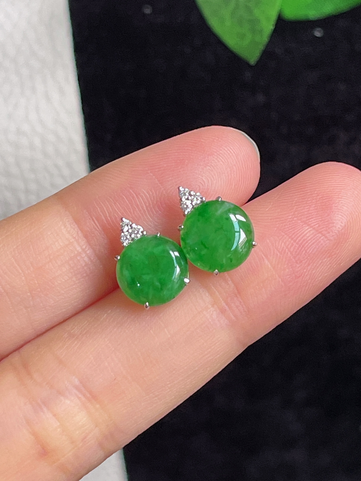 18k金翡翠冰糯满绿耳钉