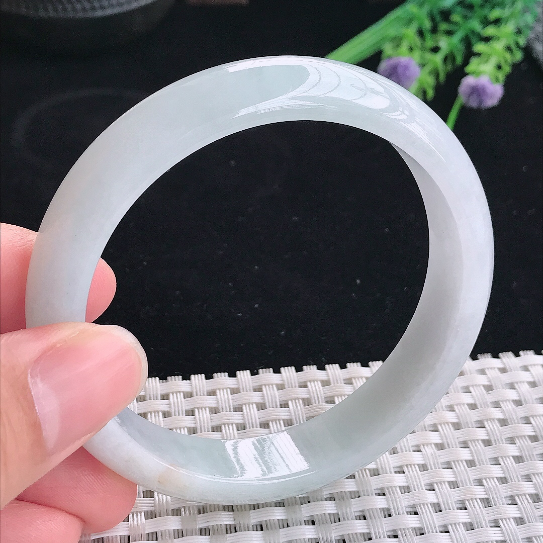 实拍A货翡翠57/13.1/7.3老坑秀气温润浅绿色手镯宽边玉镯平安镯美人镯