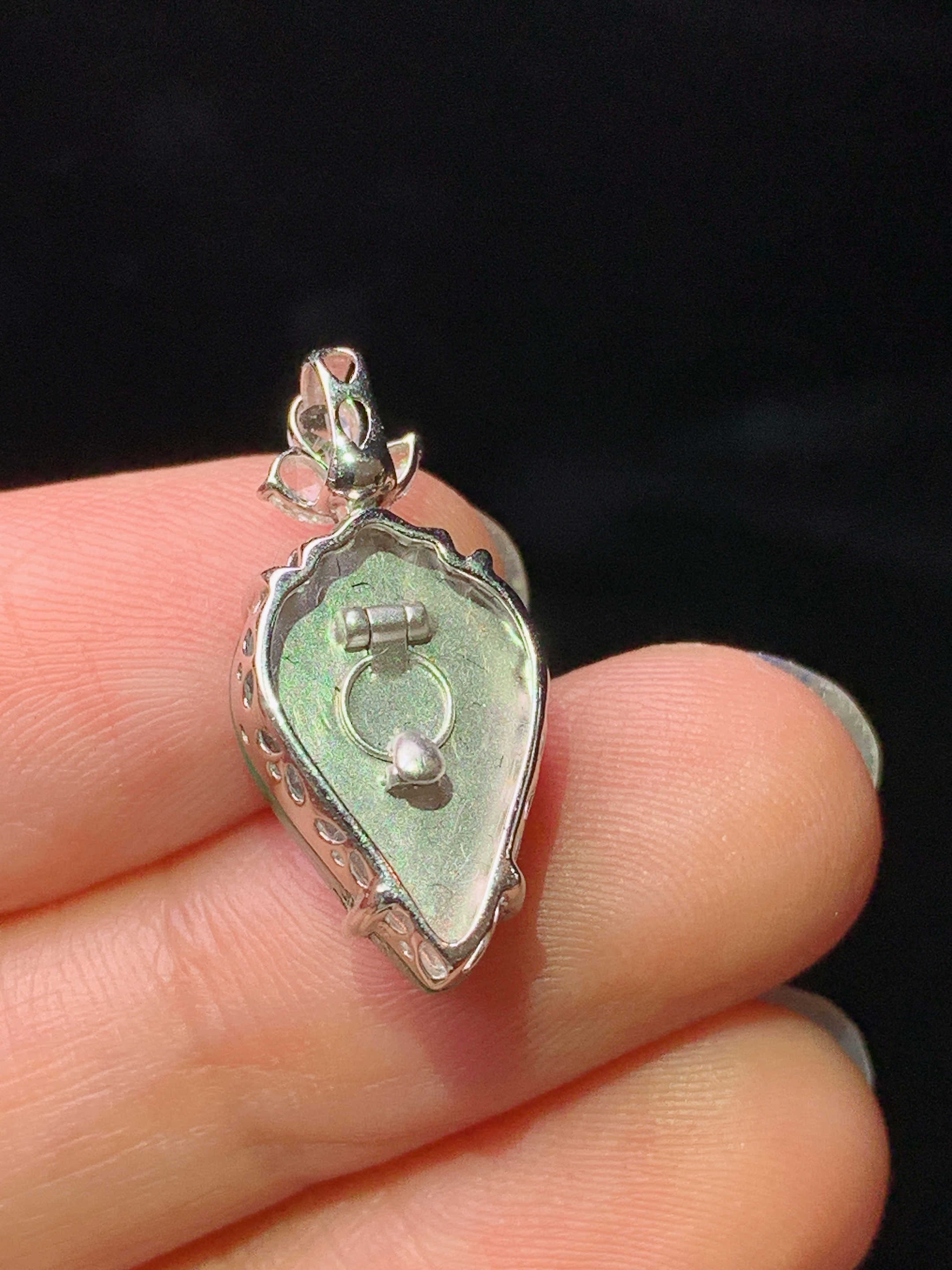 18k金钻镶嵌满绿福瓜吊坠 玉质细腻 色泽艳丽清新 水润亮眼 整体尺寸22*10.3*7c2