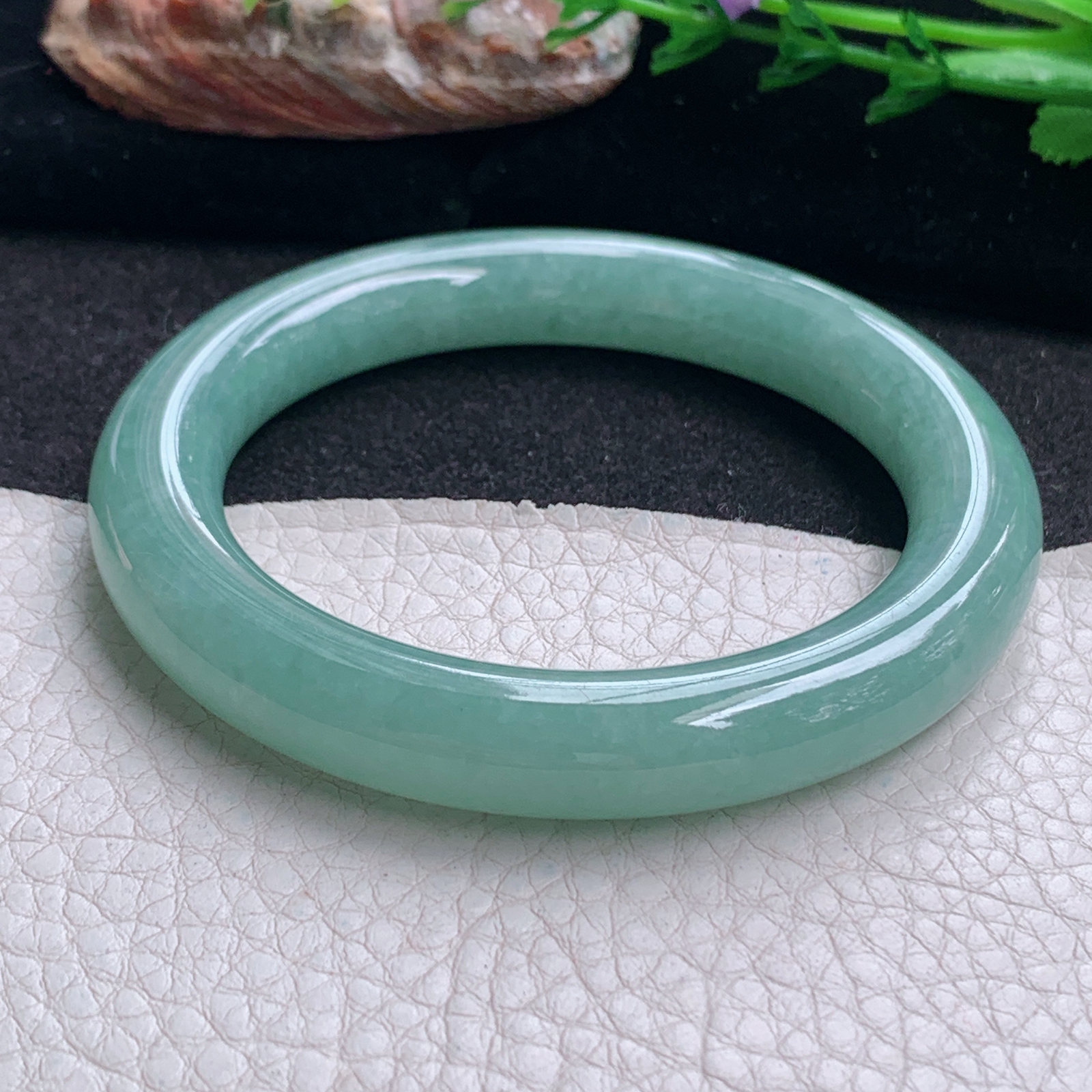 js实拍55*10.5美人镯 天然缅甸翡翠a货手镯清秀满绿圆条玉镯子