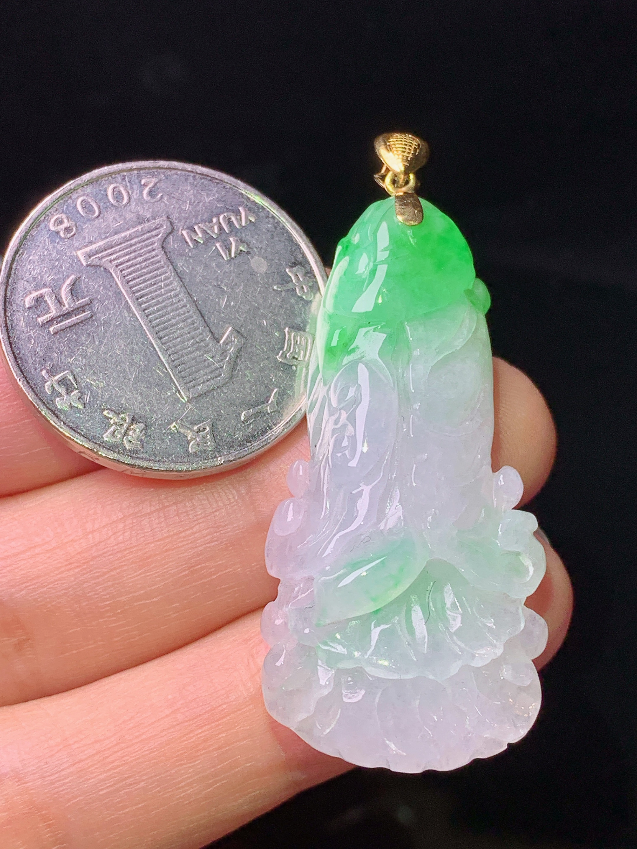 18k金镶嵌飘绿白菜吊坠 玉质细腻 色泽艳丽清新 水润亮眼 整体尺寸46.7*20*10.5a5