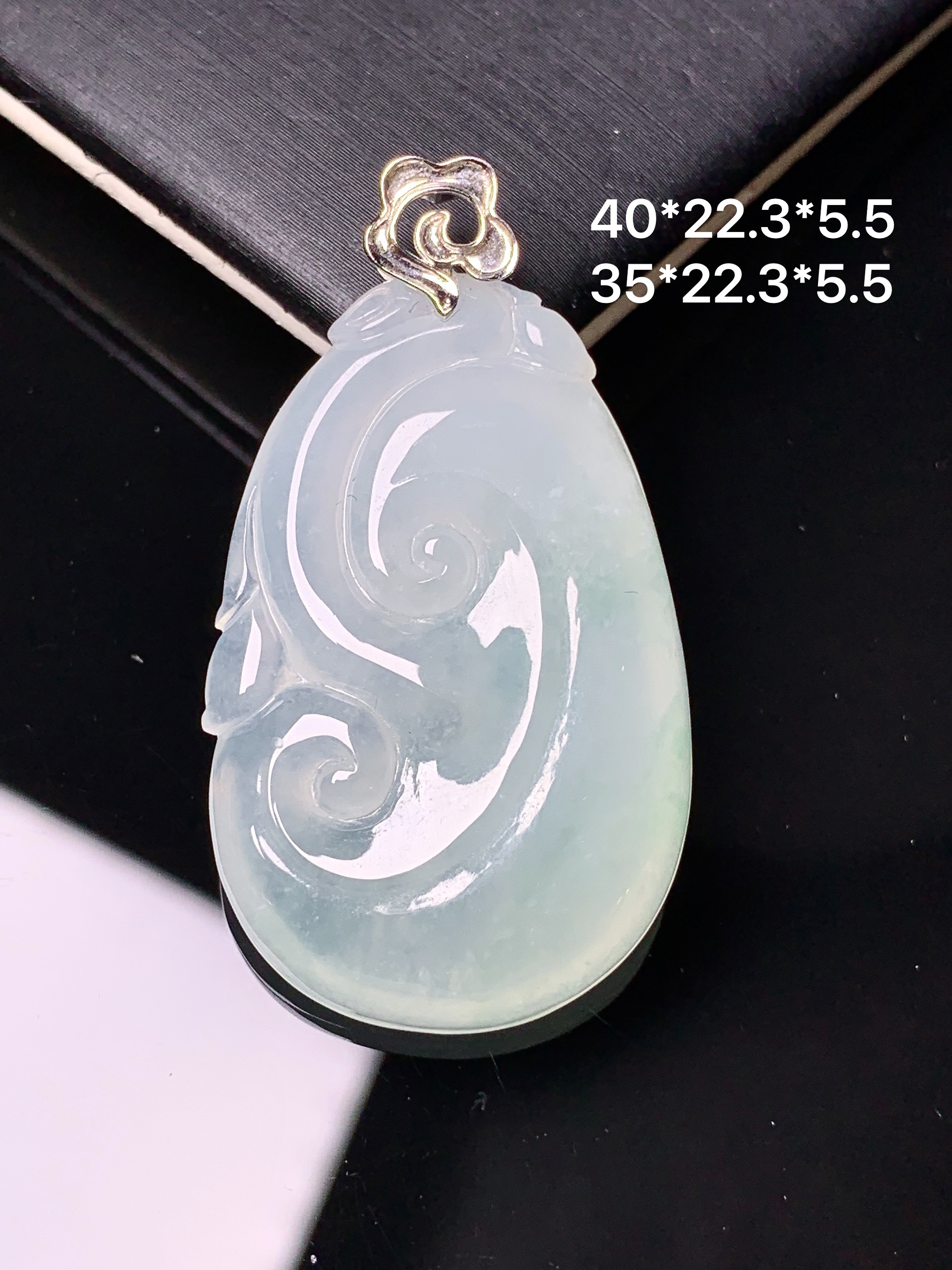 18k金镶嵌冰种如意吊坠 玉质细腻 色泽艳丽清新 水润亮眼 整体尺寸40*22.3*5.5yz