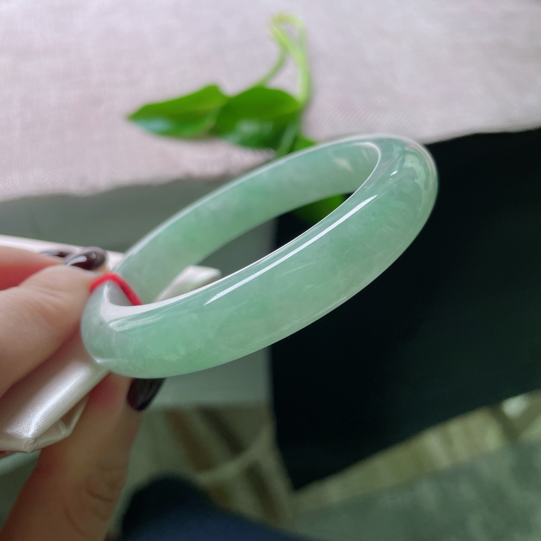 57.9/11.9/8.6，绿底正圈，水头好，种老，满色匀称，佩戴减龄，显气质，ss48773a