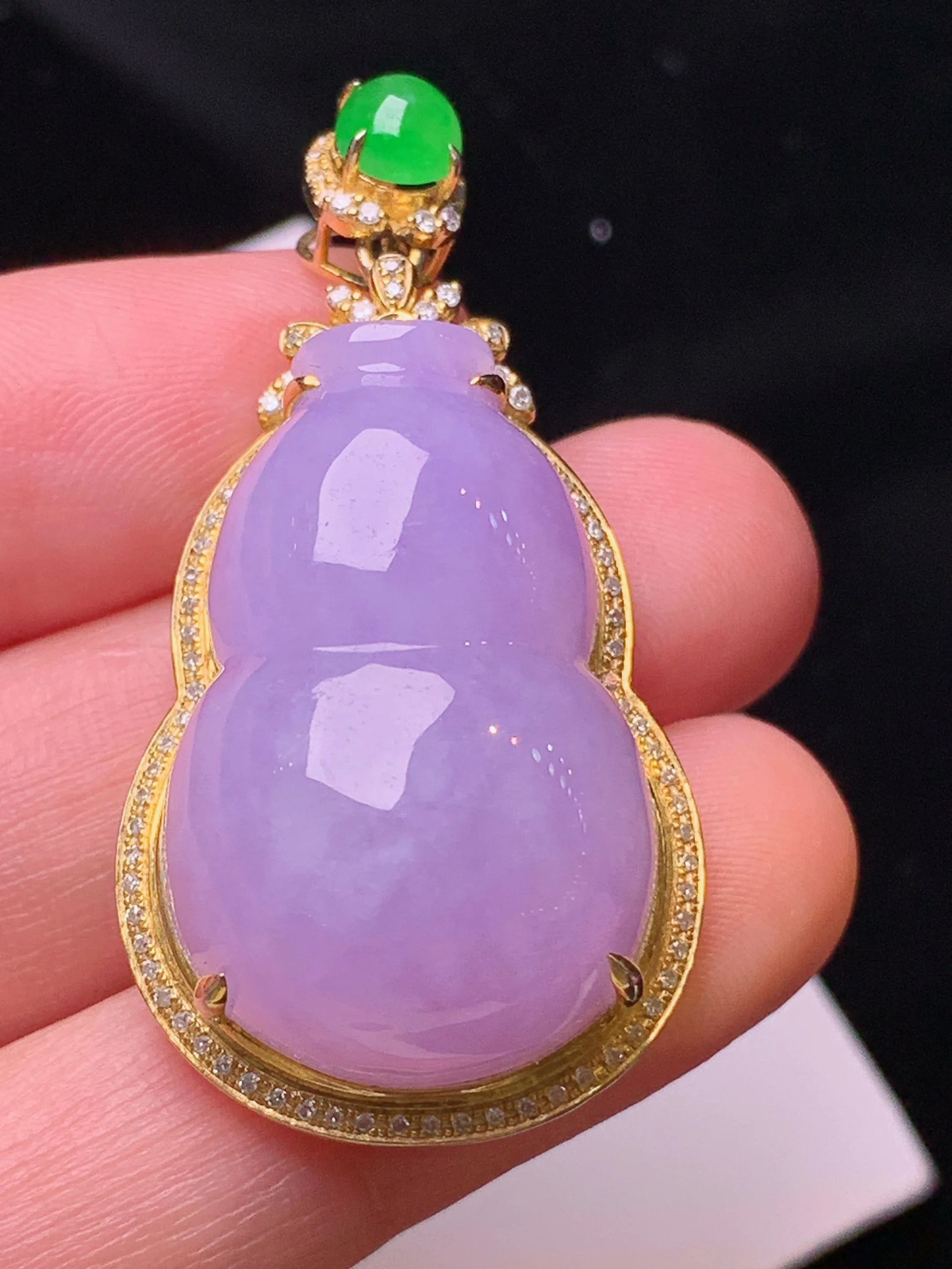 18k金钻镶嵌紫罗兰葫芦吊坠 玉质细腻 色泽清新艳丽 整体尺寸42.5*22.5*14