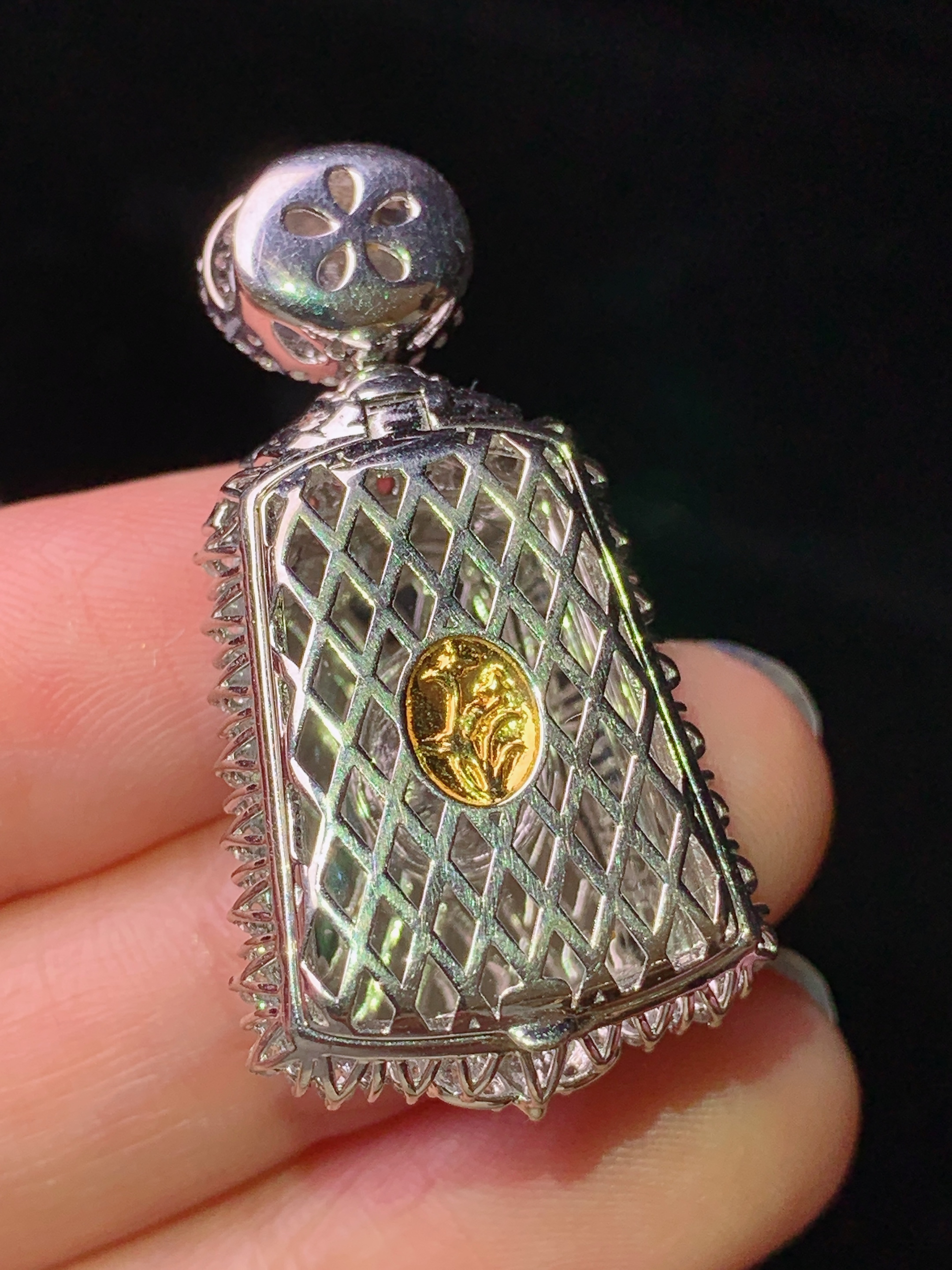 18k金钻镶嵌满绿无事牌吊坠 玉质细腻 色泽艳丽清新 水润亮眼 整体尺寸36.4*19.2*9.2c2