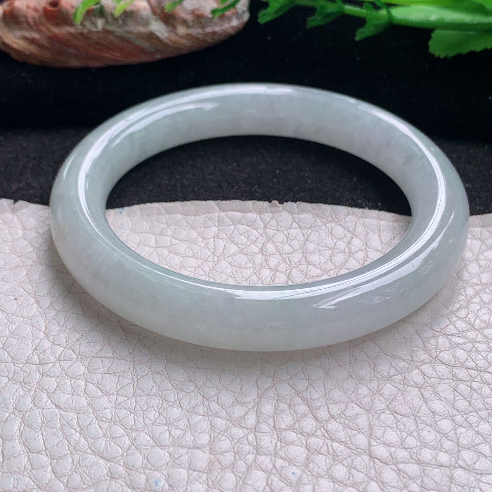 xc实拍56*10.8*10美人镯 天然缅甸翡翠a货手镯白月光圆条玉镯子