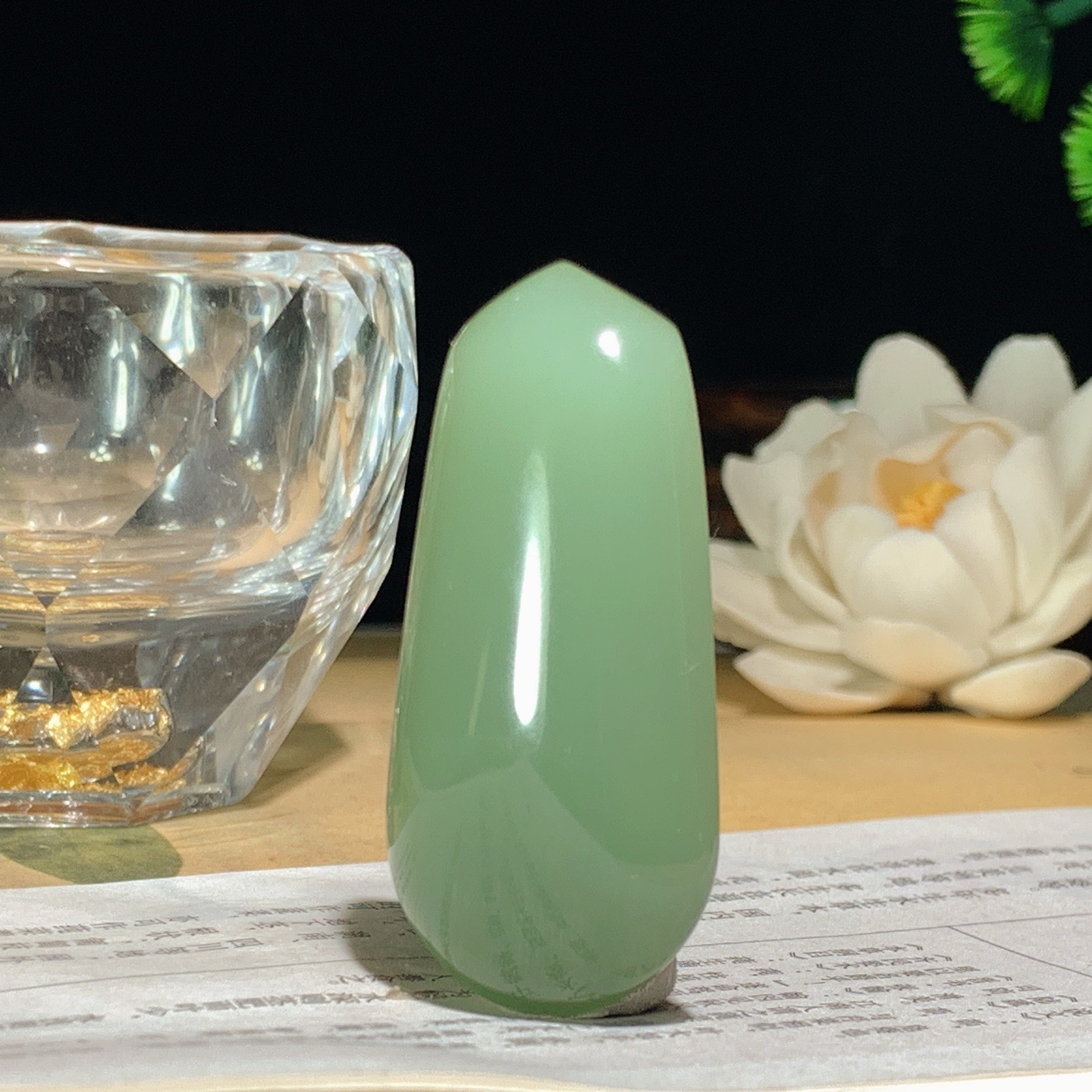 和田玉粉青荧光俄罗斯碧玉平安无事牌挂件 尺寸49/25/9重19克 玉质细腻油润 底色纯净 脂粉好，品质好。lt260407