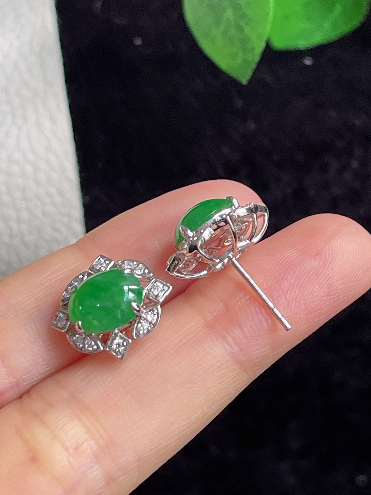 18k金翡翠冰糯满绿耳钉