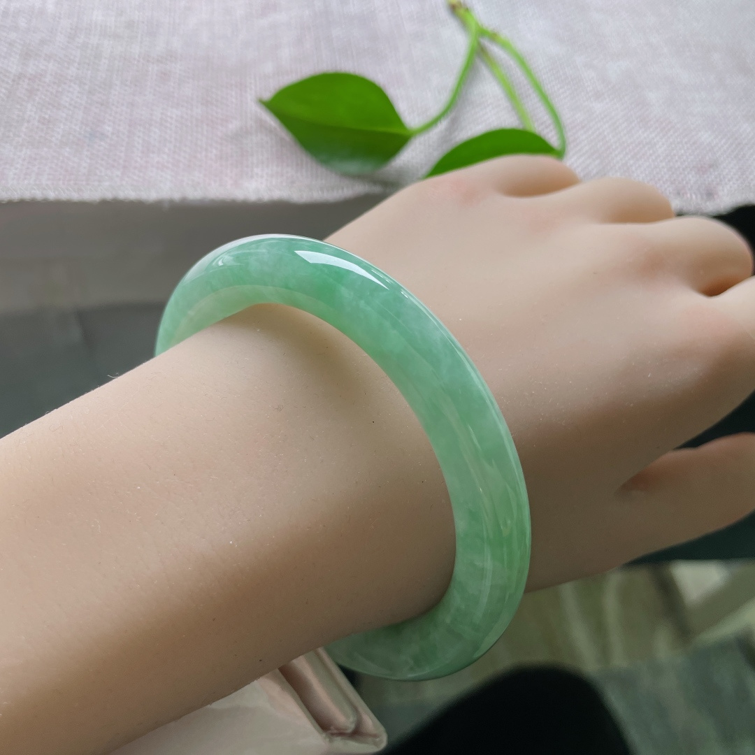 57.8/10绿底圆条，水润，青春年华，色系甜美，优雅大方，晶体纹，ss49805a