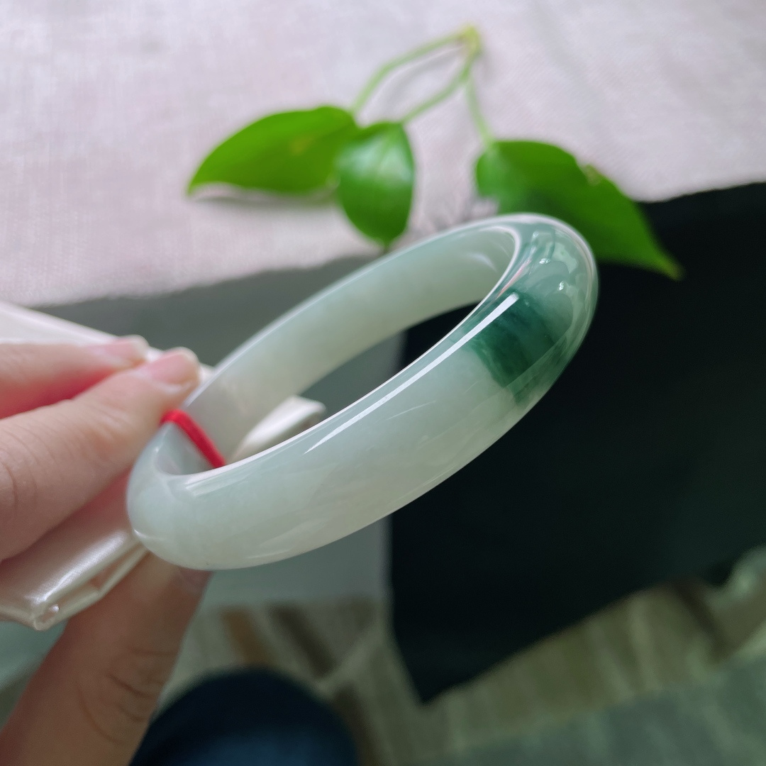 57.1/12.1/7.6，飘花正圈，肉质细腻干净，温润如玉，优雅入骨。一点指甲纹不显，ss47261a