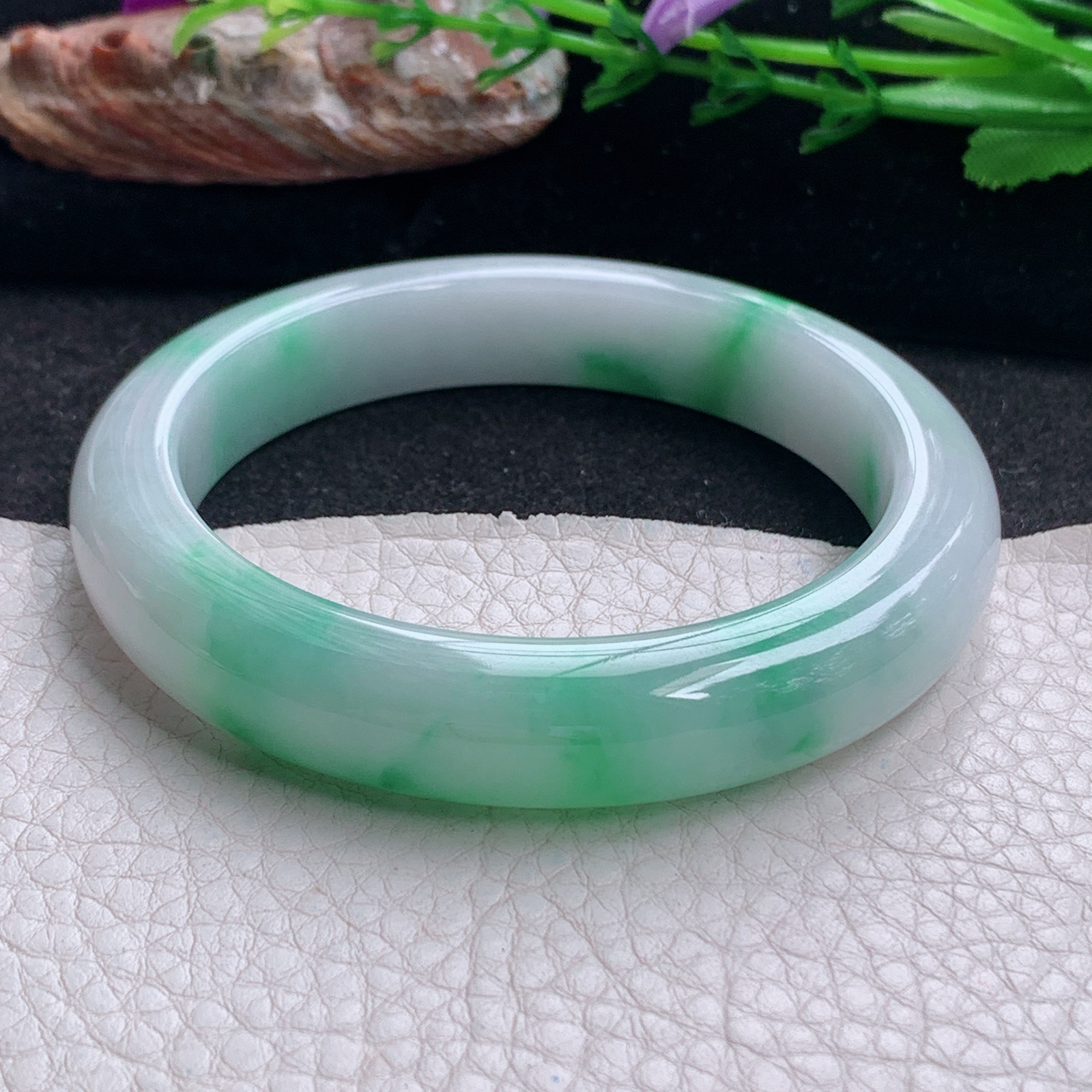 js实拍56*11.7*8.6平安镯 天然缅甸翡翠a货手镯清新飘绿宽边玉镯子