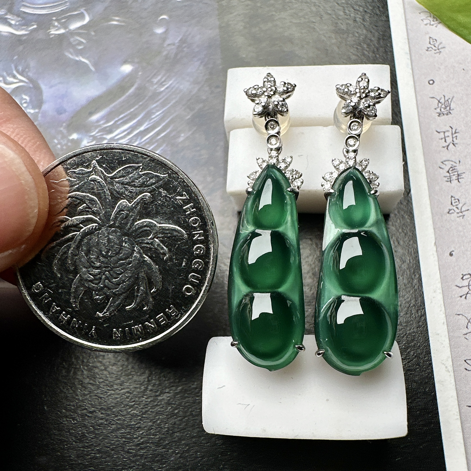 【冰种老蓝水福豆耳坠】种水上乘，纯净通透，收藏品质，18k金钻豪华镶嵌，裸石尺寸24*9*3.6毫米