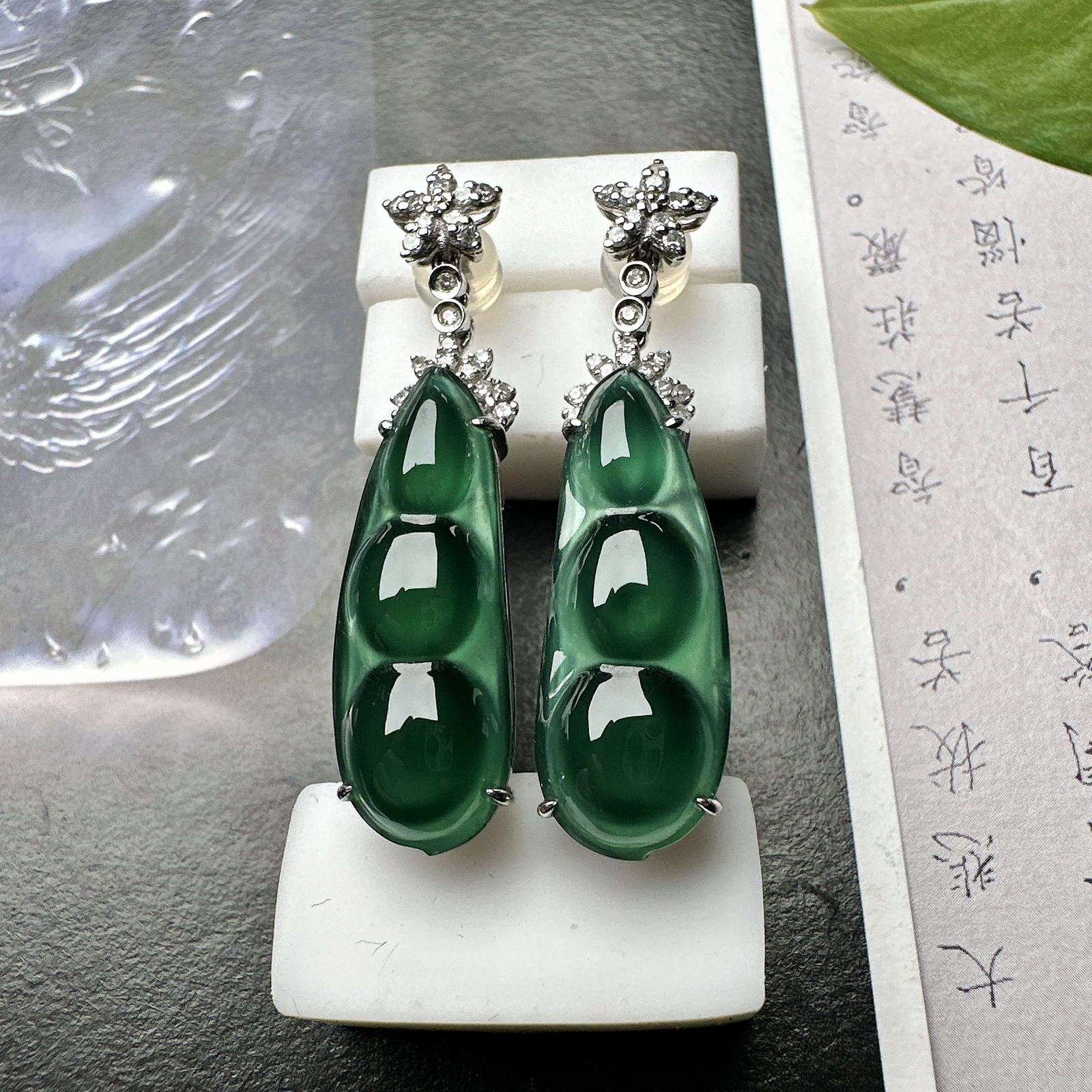 【冰种老蓝水福豆耳坠】种水上乘，纯净通透，收藏品质，18k金钻豪华镶嵌，裸石尺寸24*9*3.6毫米