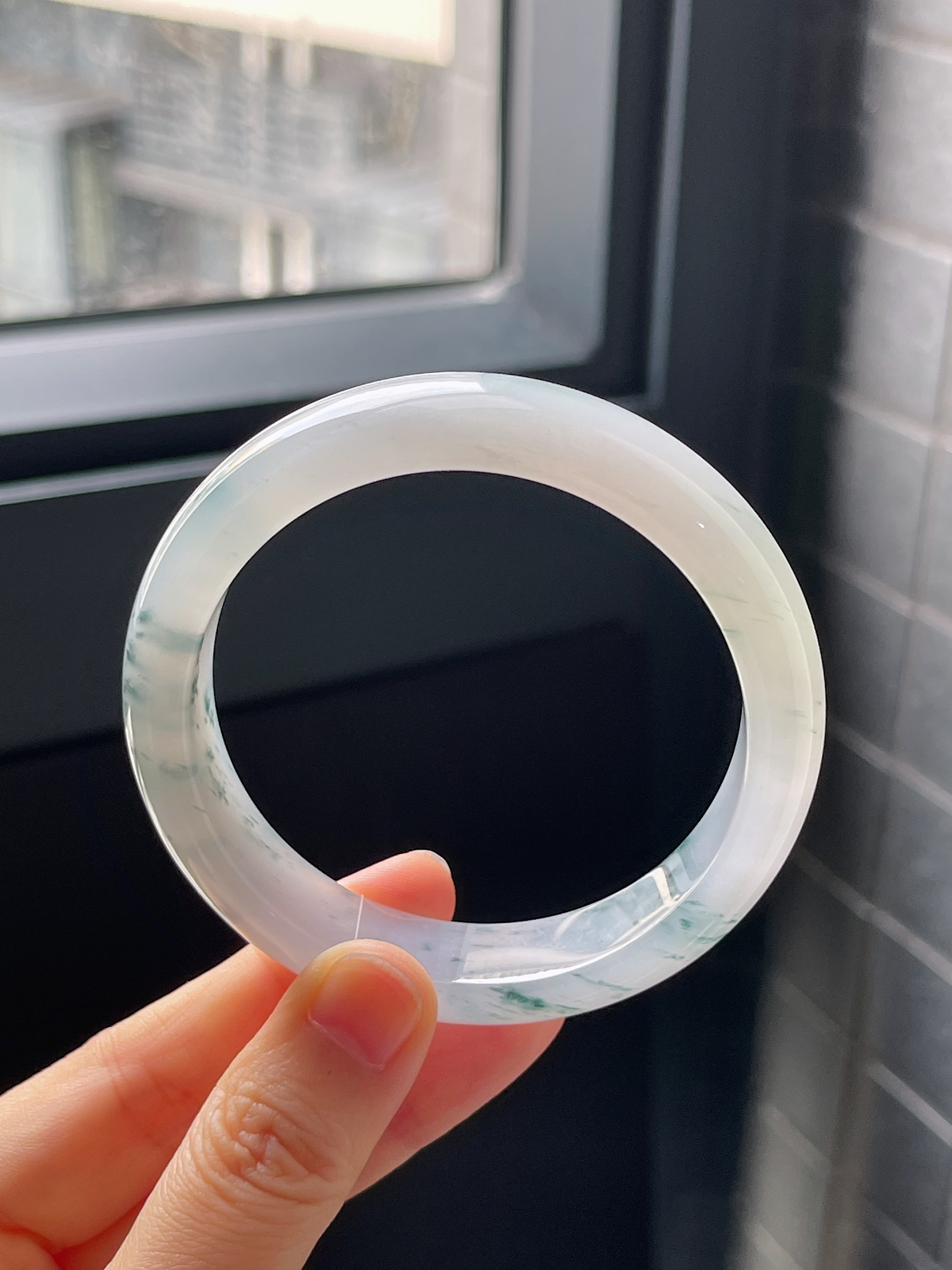 正圈57.4圈口，翡翠冰糯种飘绿手镯