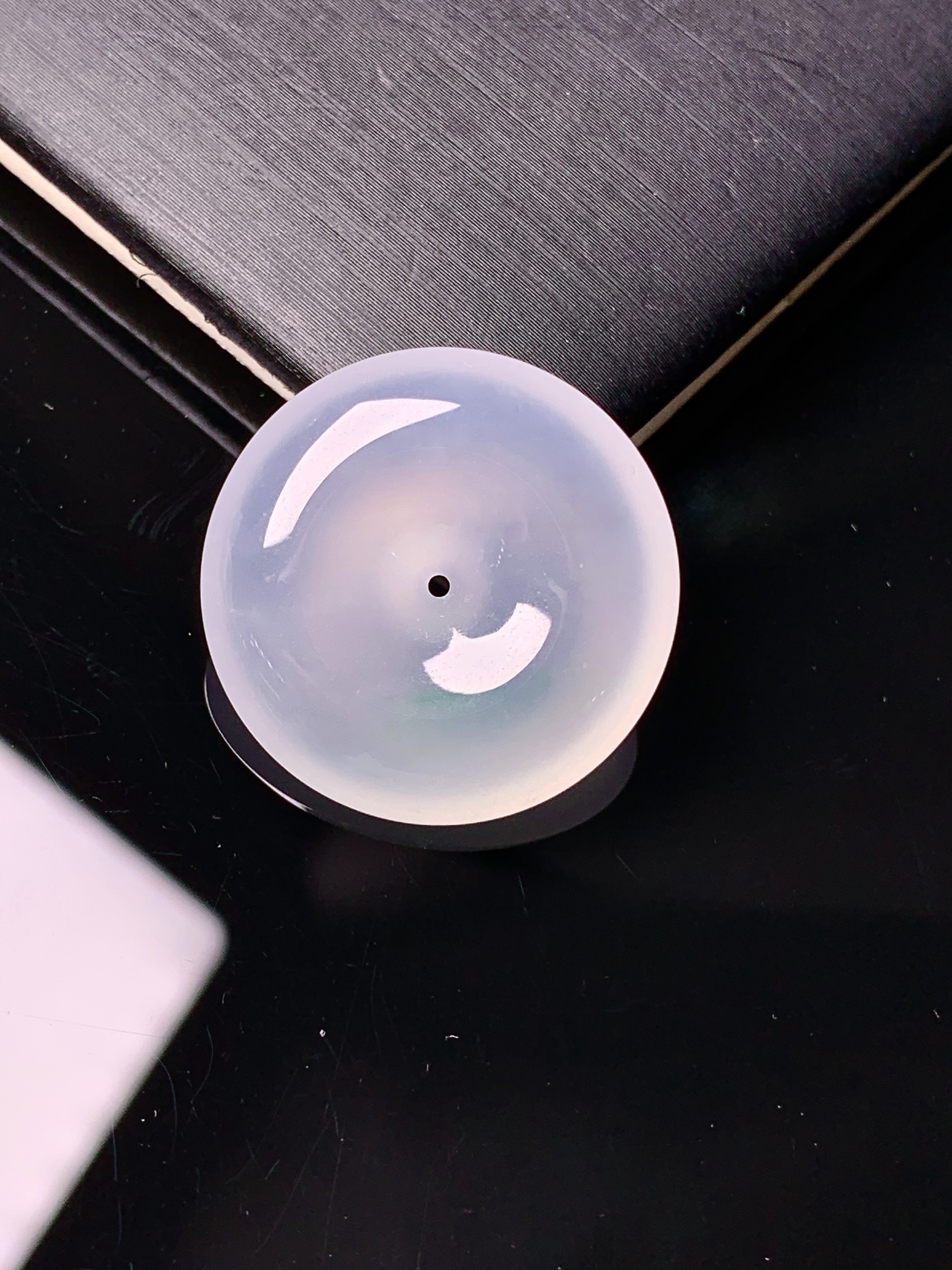 冰种平安扣吊坠 玉质细腻 色泽艳丽清新 水润亮眼 整体尺寸22.7*5.3d1