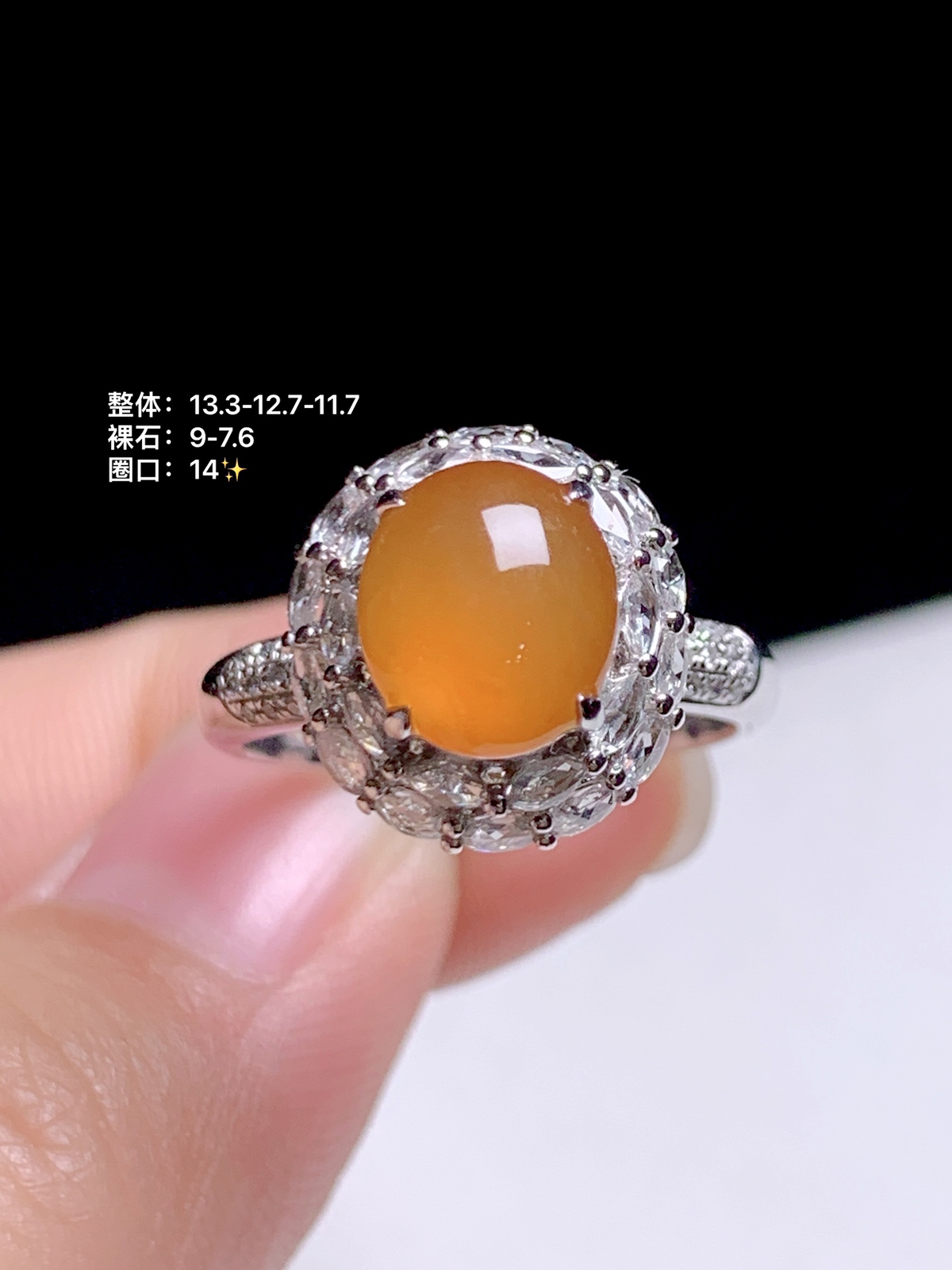 冰黄翡蛋面戒指
18k金钻镶嵌