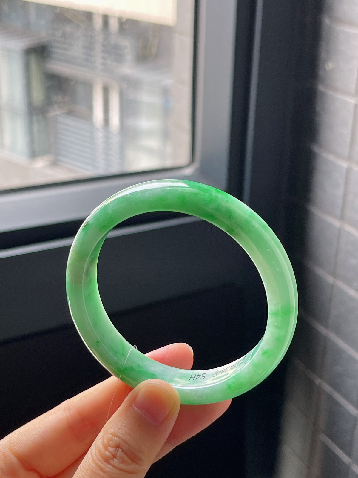 正圈55圈口，翡翠糯化种飘阳绿手镯