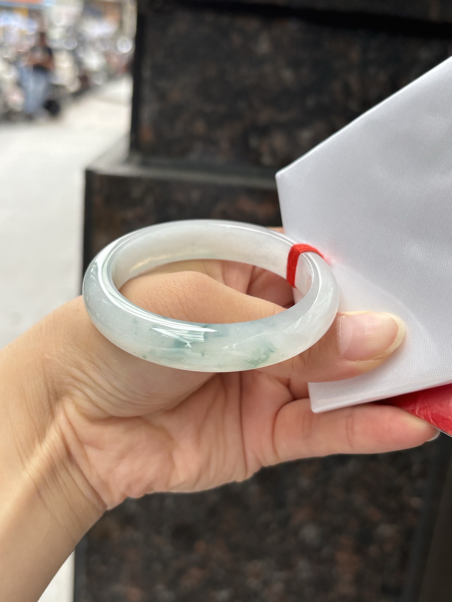 冰飘花正圈 50.2-11.5-7.8 0408-2A91 打灯棉线，底妆水润细腻，冰底中开出了朵朵兰花，飘花灵动飘逸，勾勒出一幅唯美诗意的山水意境画，古典优雅又秀气