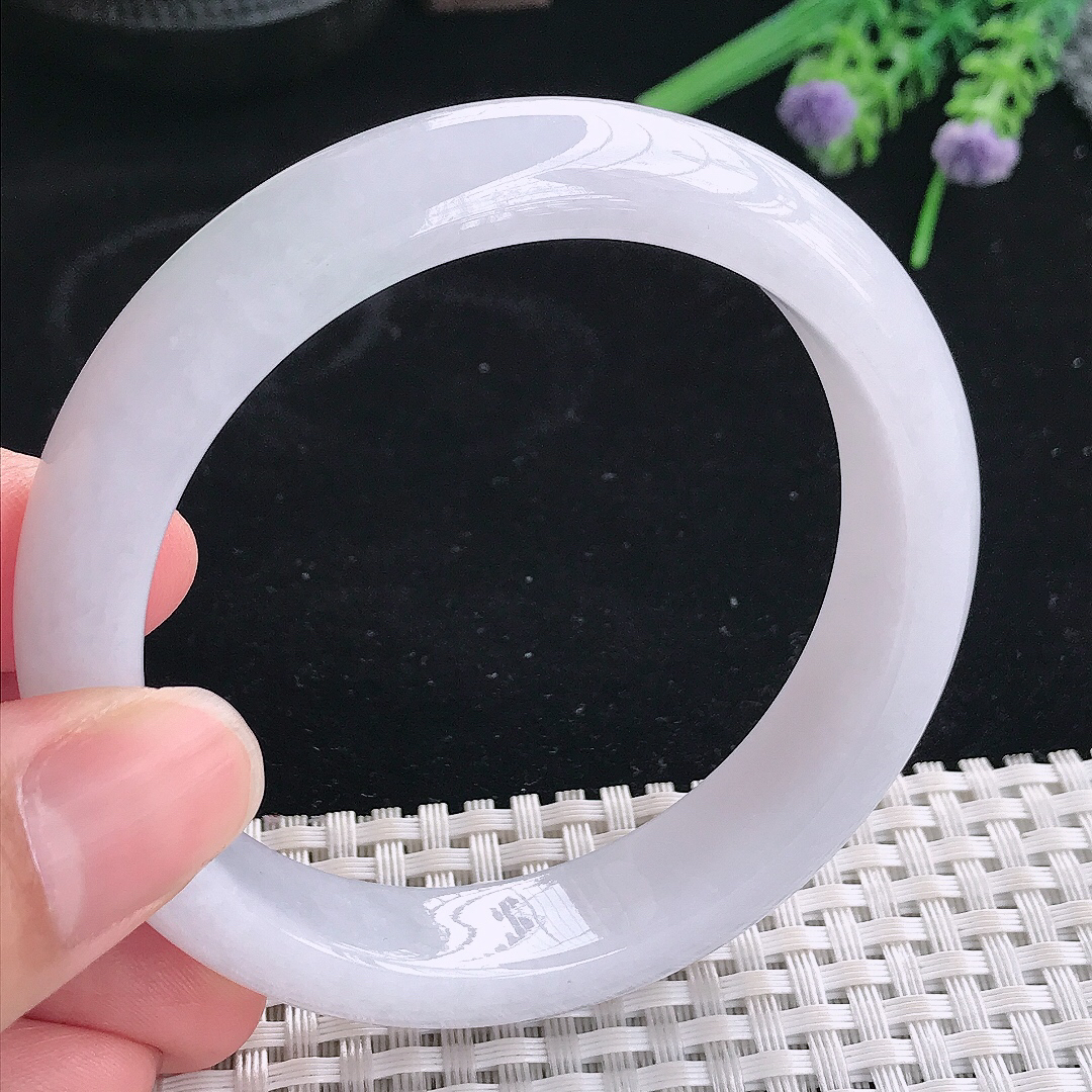 实拍A货翡翠57.8/13.3/8.5老坑秀气冰润飘绿手镯宽边玉镯平安镯美人镯