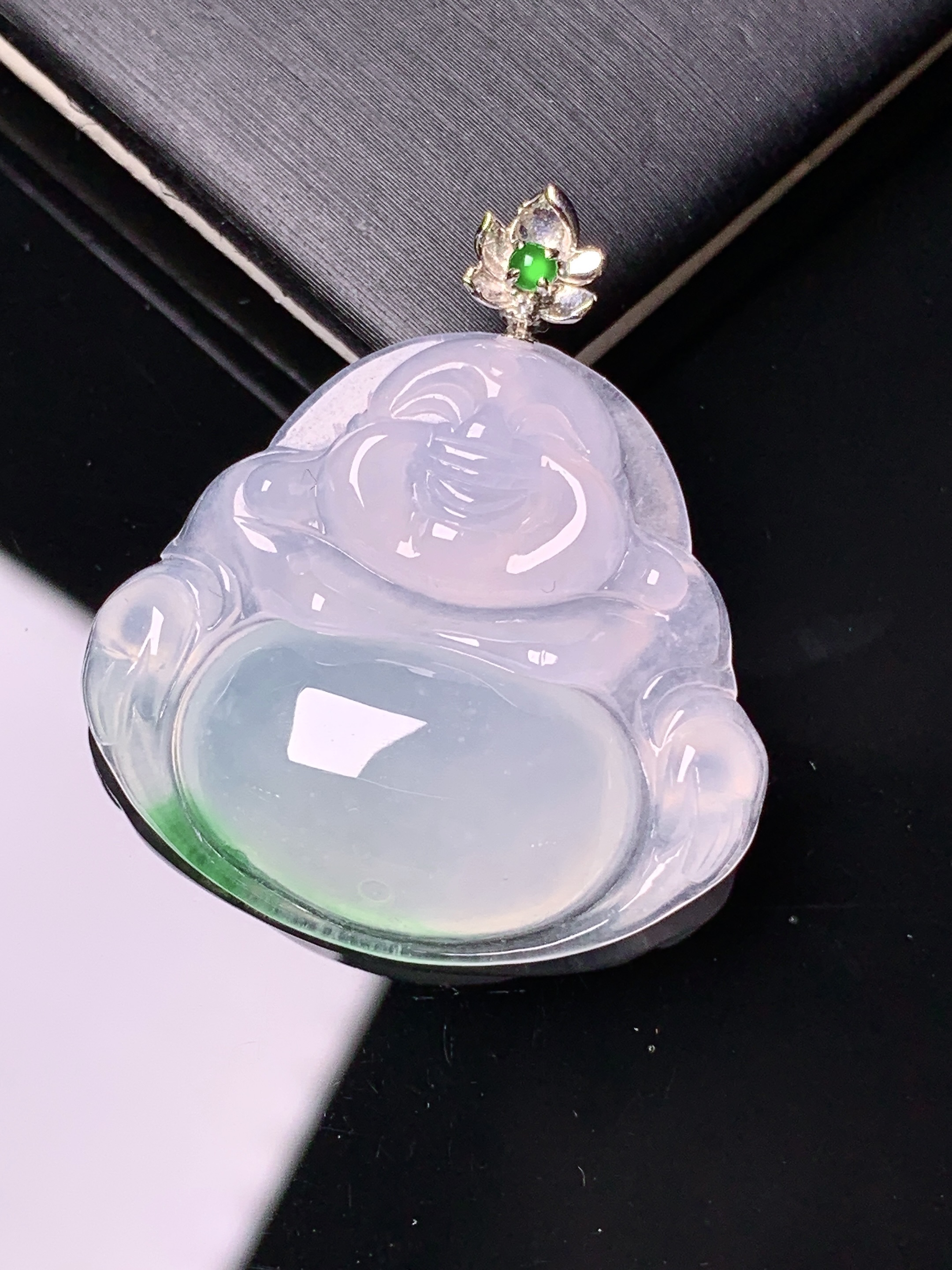 18k金镶嵌冰种佛公吊坠 玉质细腻 色泽艳丽清新 水润亮眼 整体尺寸33*29*6.6c5