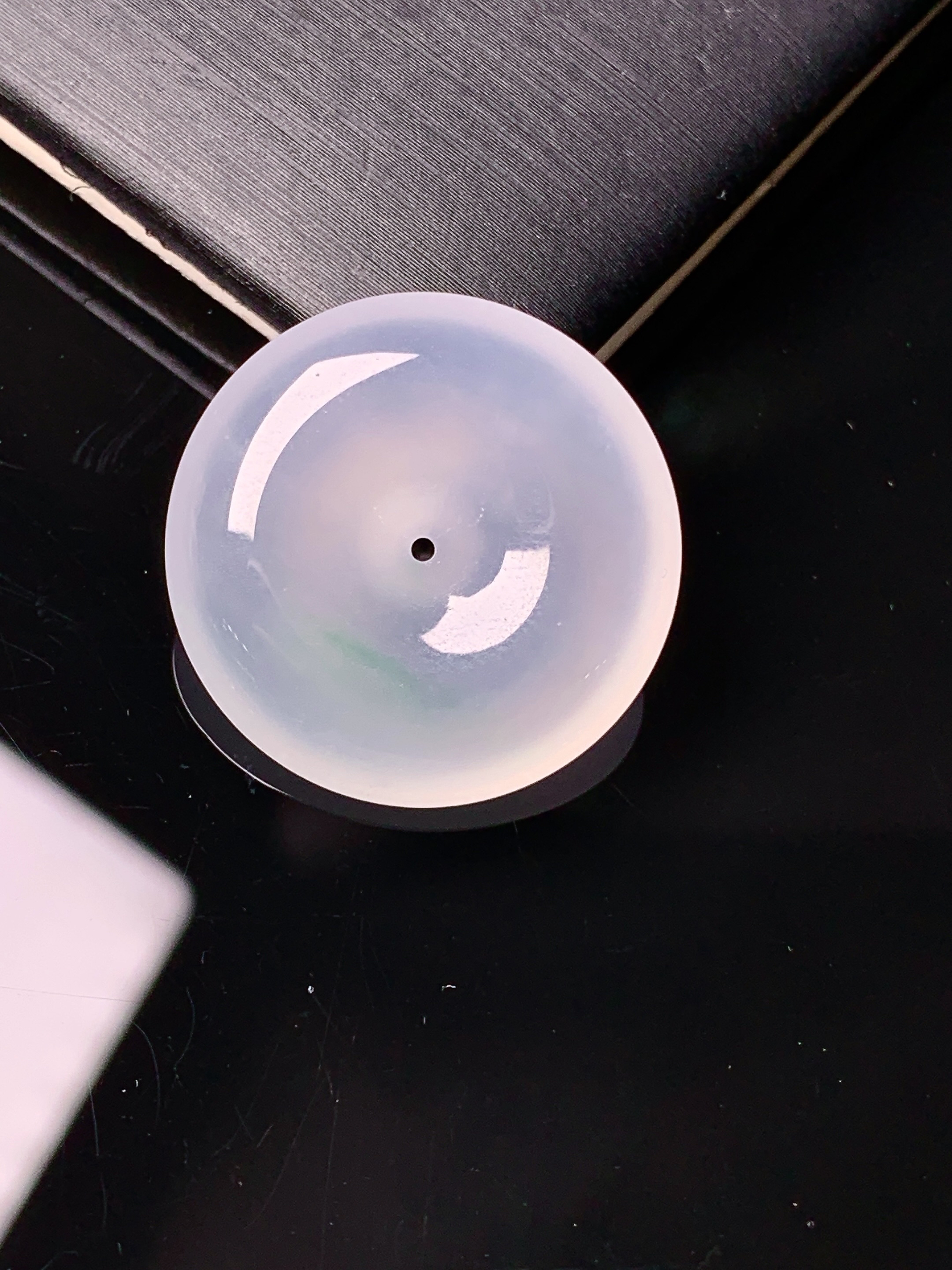 冰种平安扣吊坠 玉质细腻 色泽艳丽清新 水润亮眼 整体尺寸22.7*5.3d1