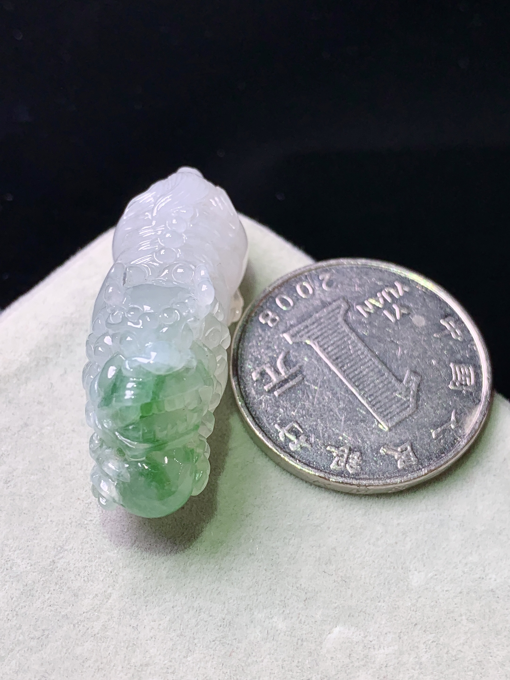 飘绿貔貅吊坠 玉质细腻 色泽艳丽清新 水润亮眼 整体尺寸36.2*12.6*14a5