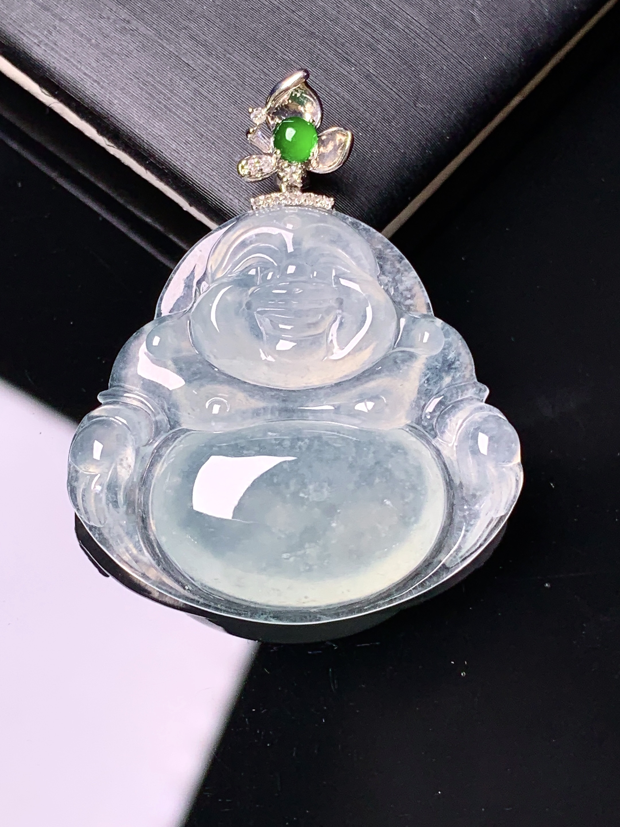 18k金钻镶嵌冰种佛公吊坠 玉质细腻 色泽艳丽清新 水润亮眼 整体尺寸35.8*29.5*6c1