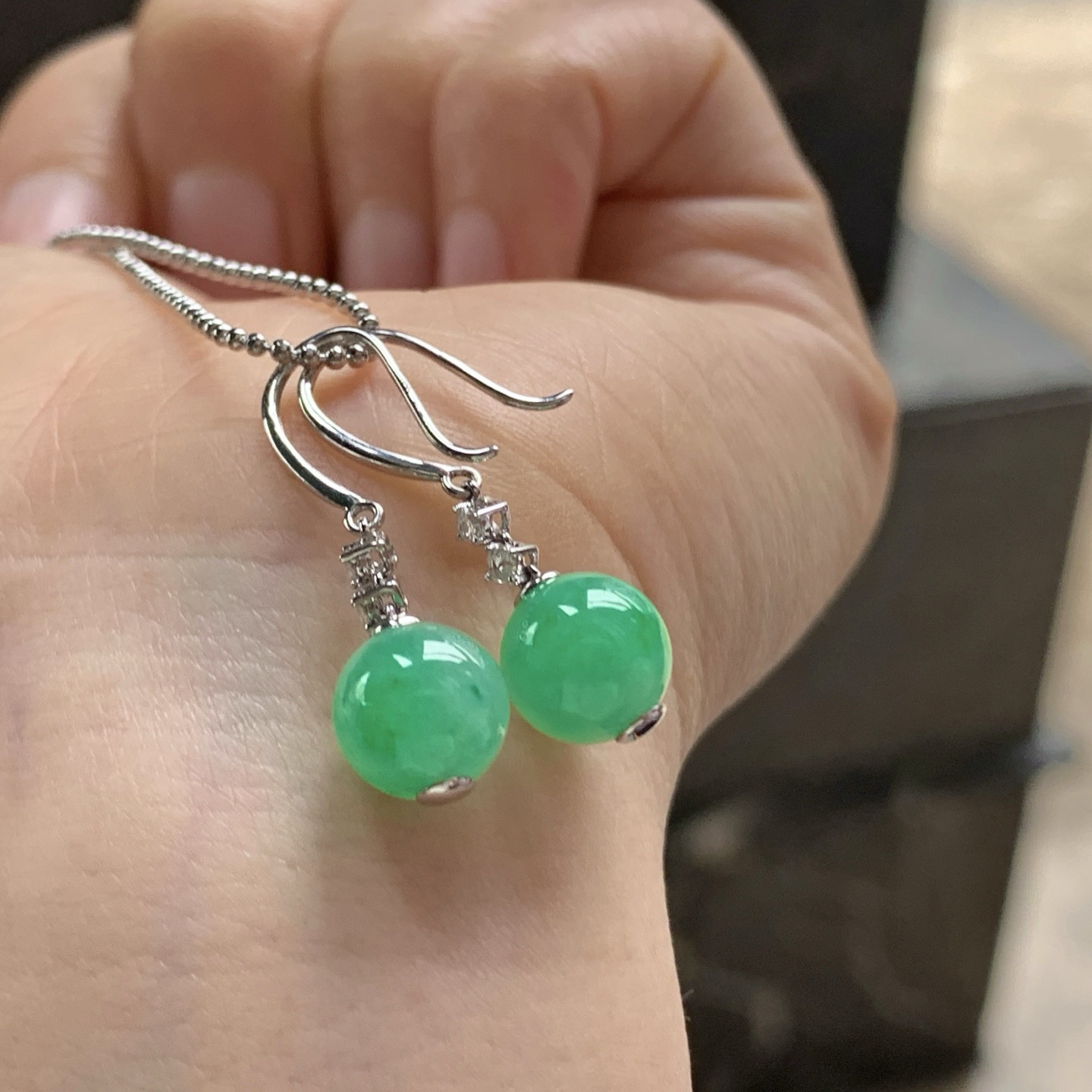 阳绿色珠珠耳钩^_^清新 色阳