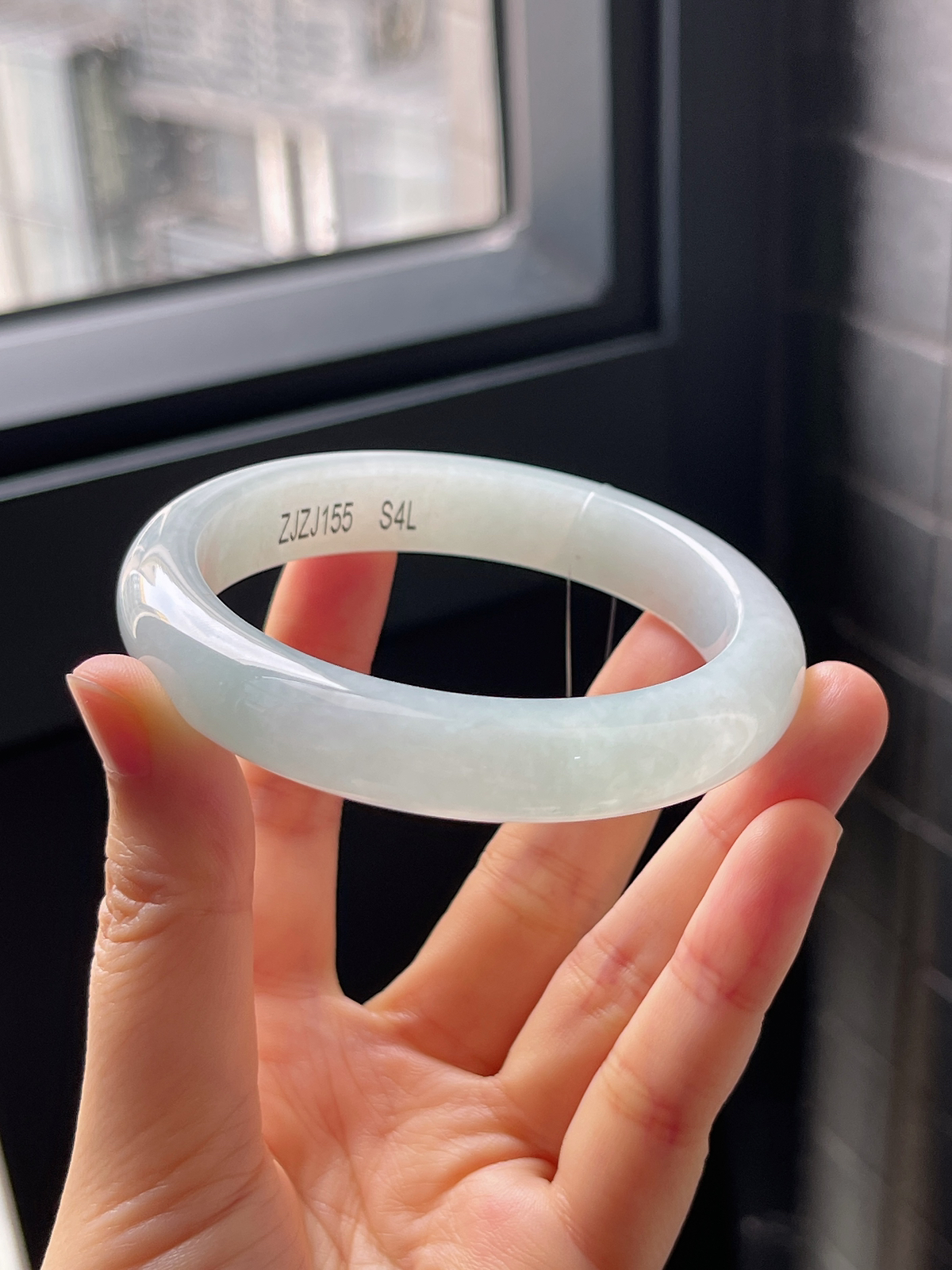 正圈58.3圈口，翡翠冰糯种淡绿色手镯