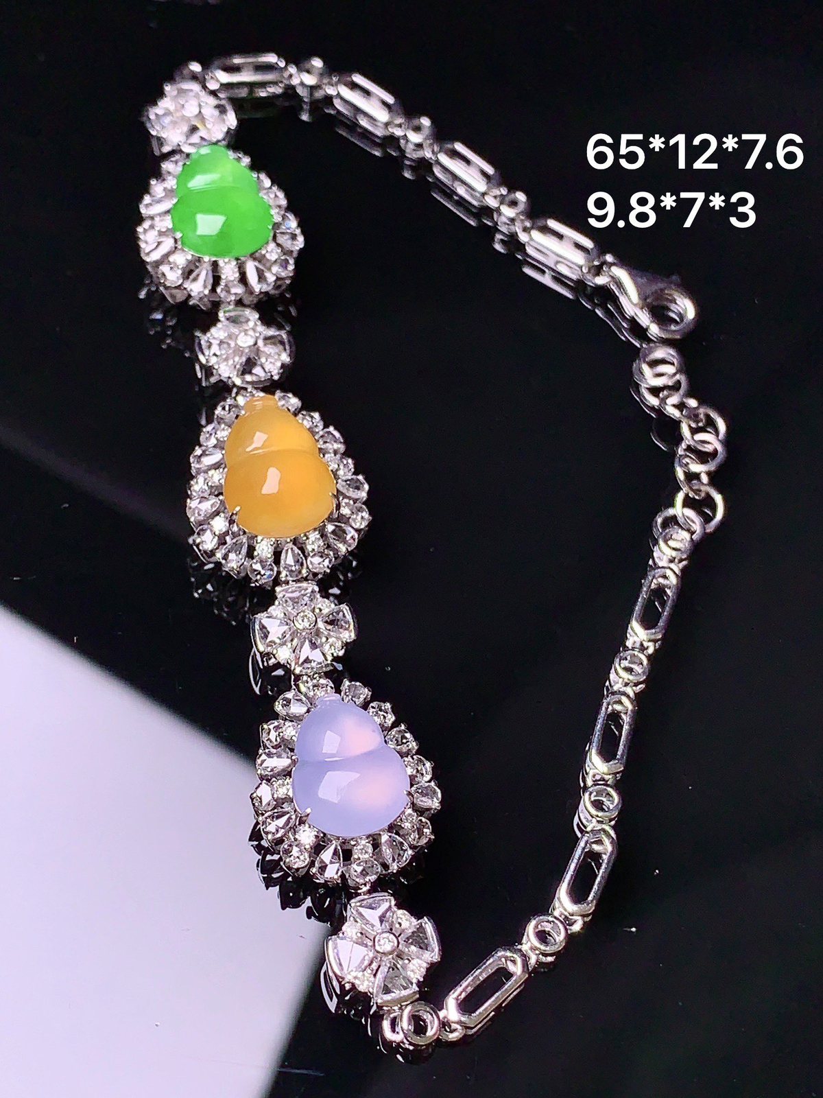 18k金钻镶嵌三色葫芦手链 玉质细腻 色泽清新艳丽 整体尺寸65*12*7.6