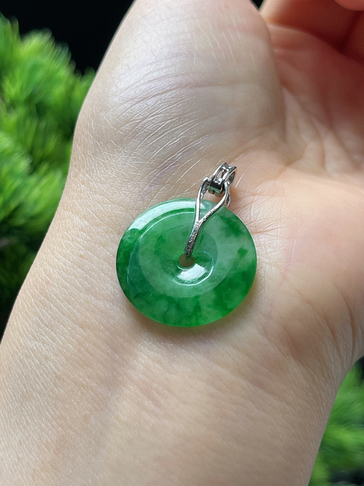 18k金翡翠冰糯种绿色平安扣