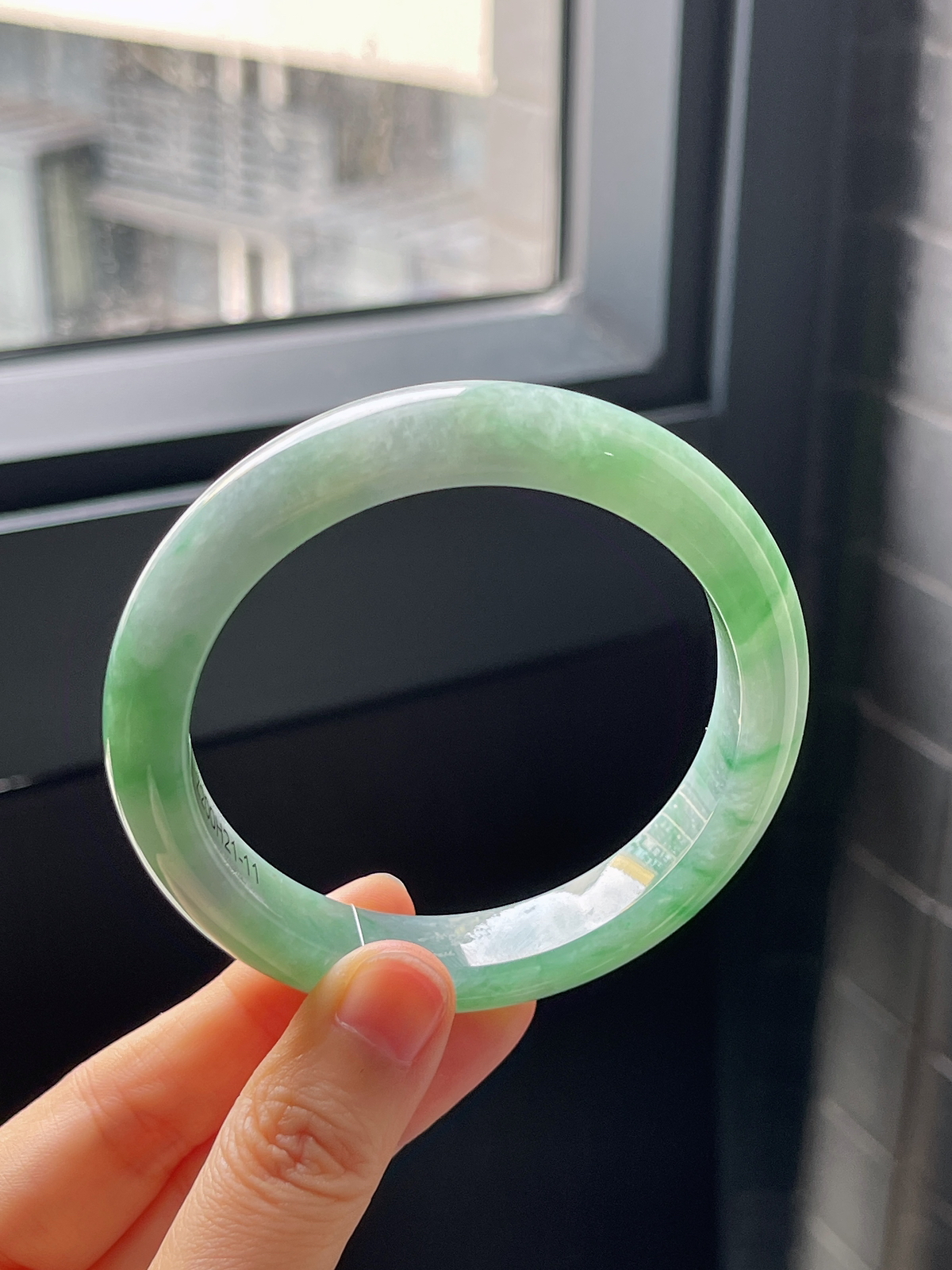 正圈59.2圈口，翡翠糯化种飘绿手镯