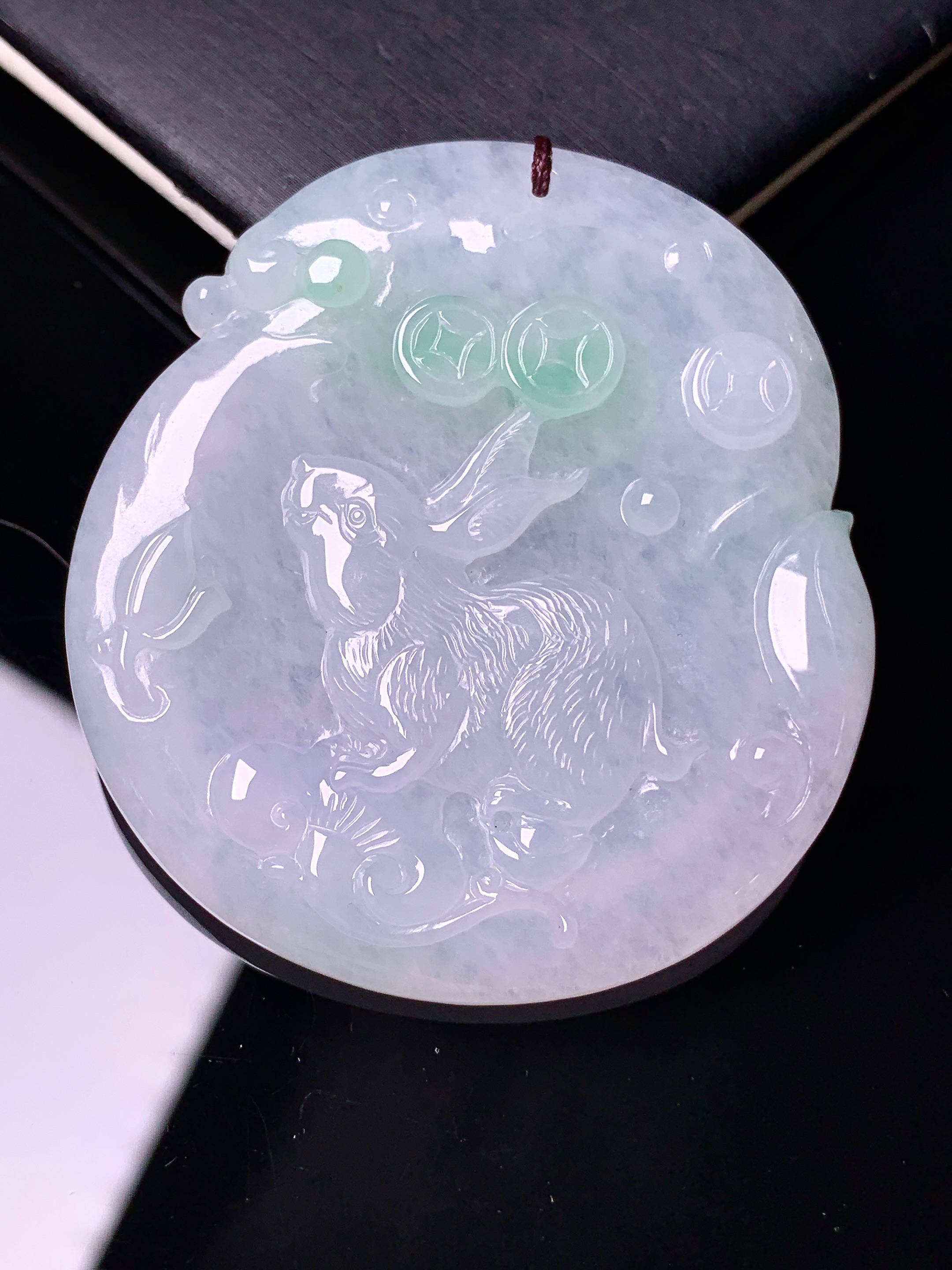 飘绿生肖兔吊坠 玉质细腻 色泽艳丽清新 水润亮眼 整体尺寸50*45.7*5.6b2