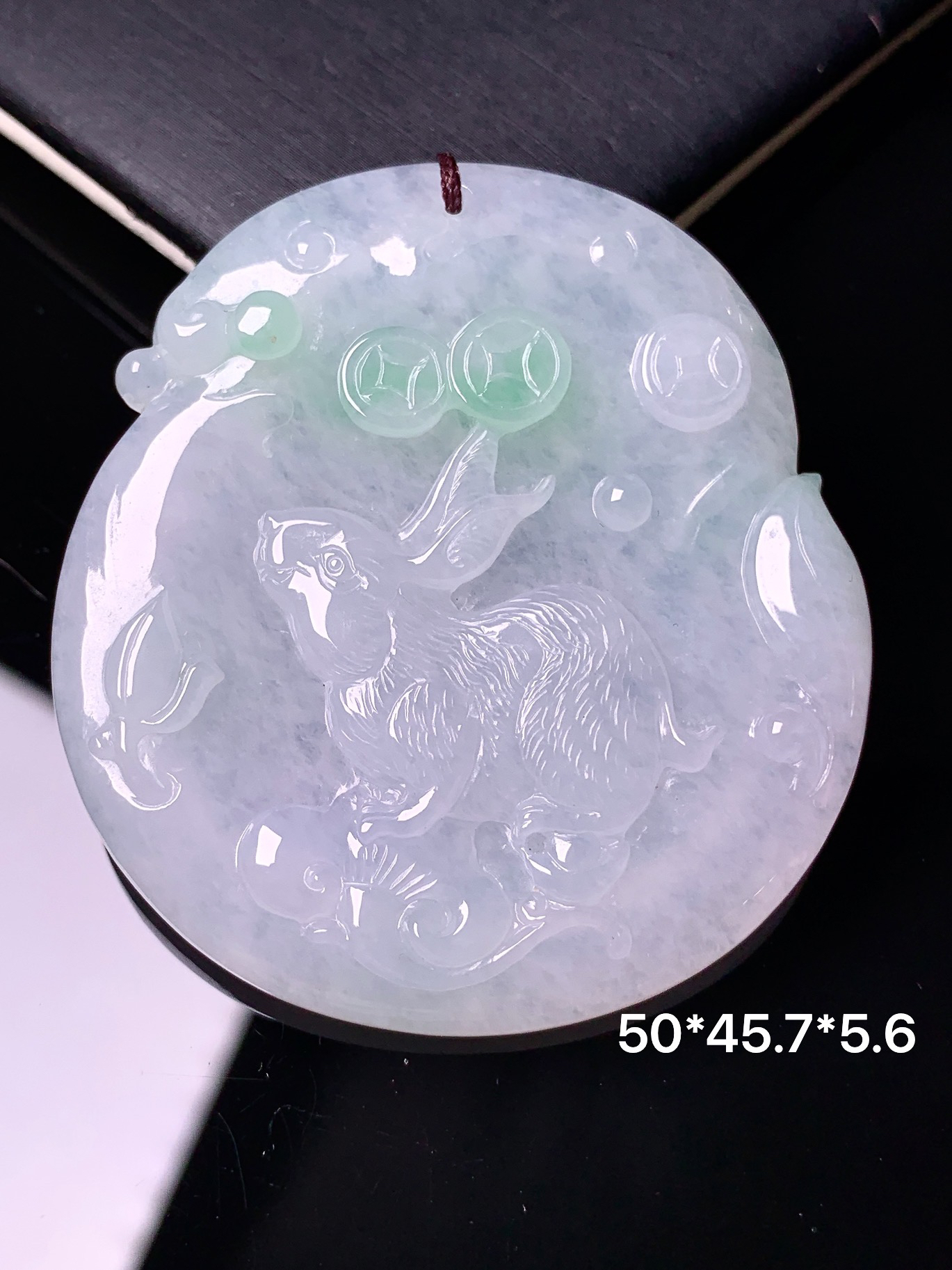 飘绿生肖兔吊坠 玉质细腻 色泽艳丽清新 水润亮眼 整体尺寸50*45.7*5.6b2