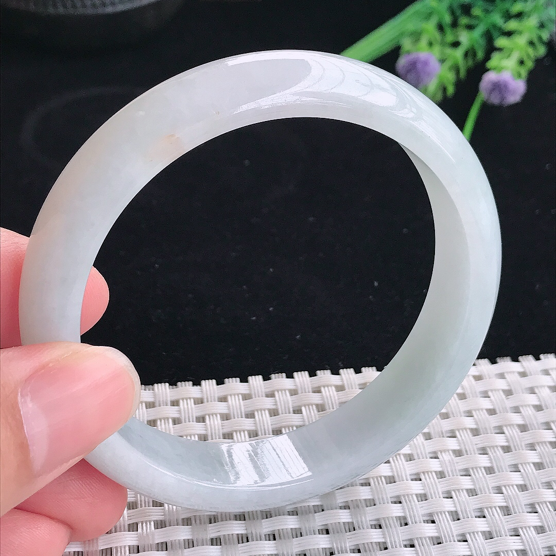 实拍A货翡翠57/13.1/7.3老坑秀气温润浅绿色手镯宽边玉镯平安镯美人镯