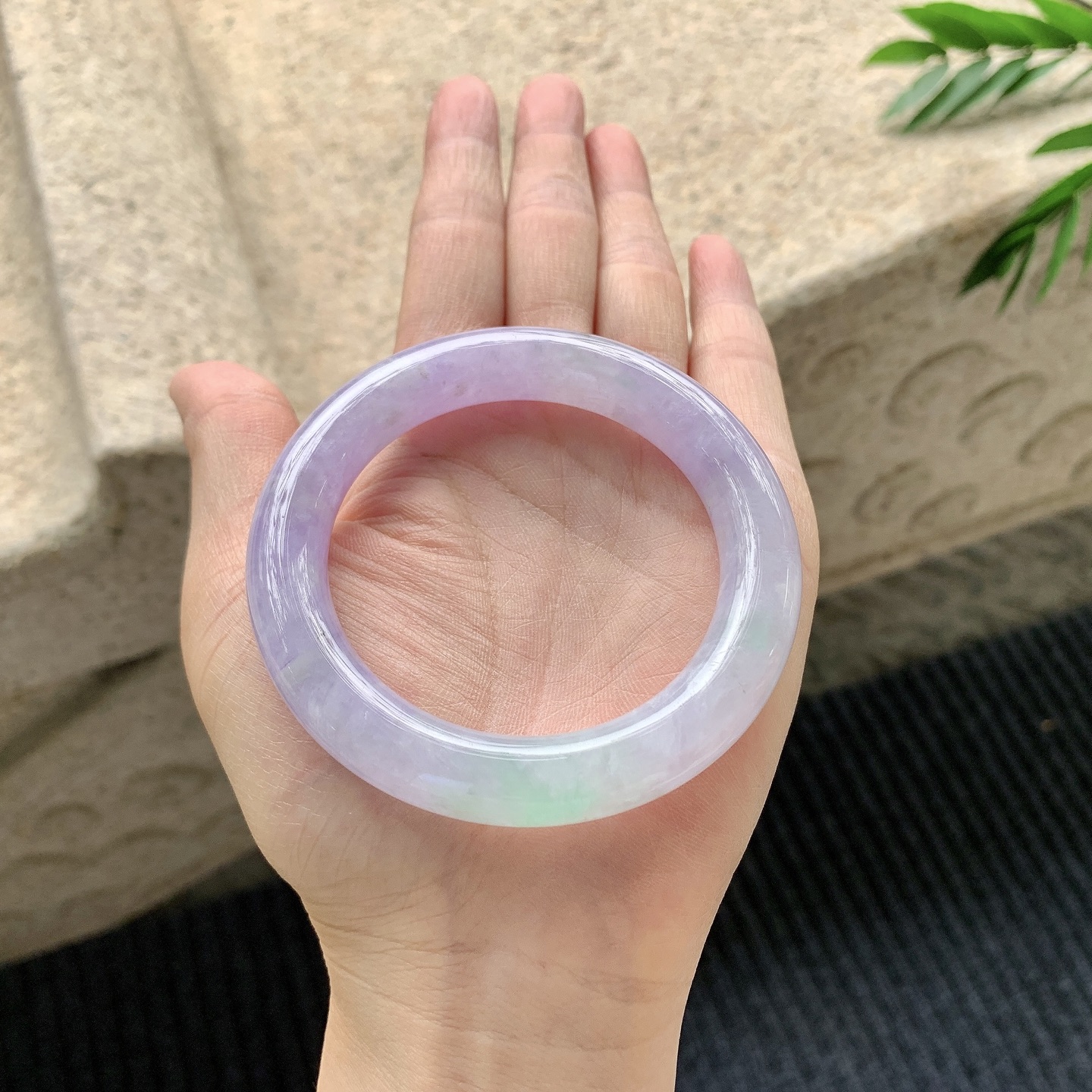 圆条51 52【圈口】52.8/10.3/10.6【编码】BA040908【描述】艳紫飘绿，水润，种