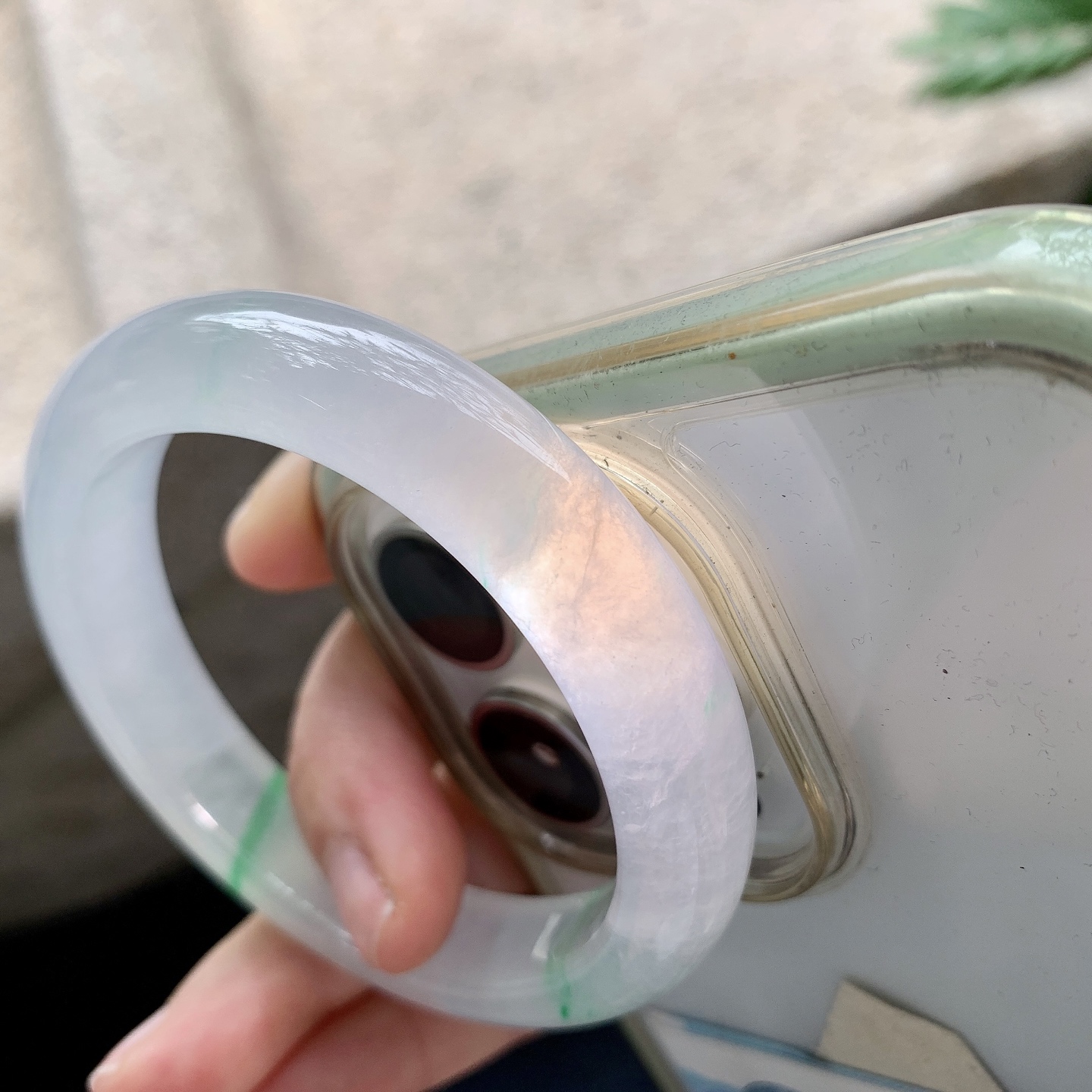 正圈53 54 【圈口】53.5/11.7/8.6 【编码】X040937 【描述】冰飘绿，水润，种老，细腻，打灯有棉纹线