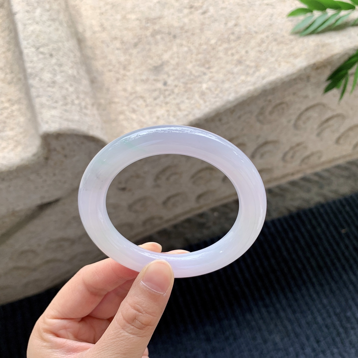 圆条53 54【圈口】54.2/10.4/10.3【编码】AF040906【描述】细糯粉紫，水润，种老，细腻，打灯有絮线