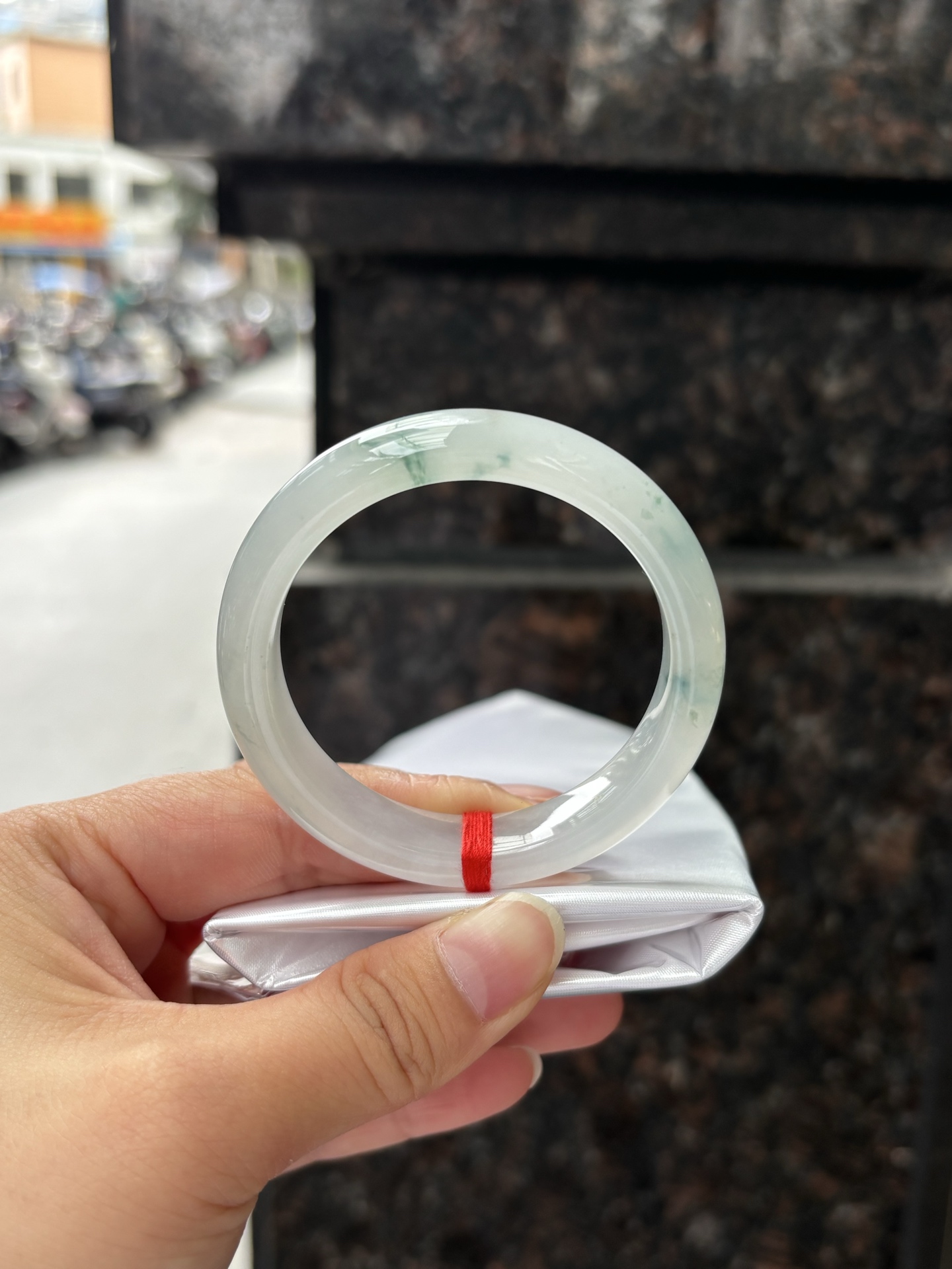 冰飘花正圈 50.2-11.5-7.8 0408-2A91 打灯棉线，底妆水润细腻，冰底中开出了朵朵