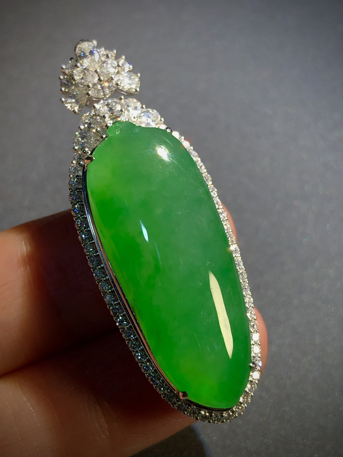 私人专拍#绿福瓜，裸石34.2-13.6-6mm，
整体47.2-17.2-12.5mm。