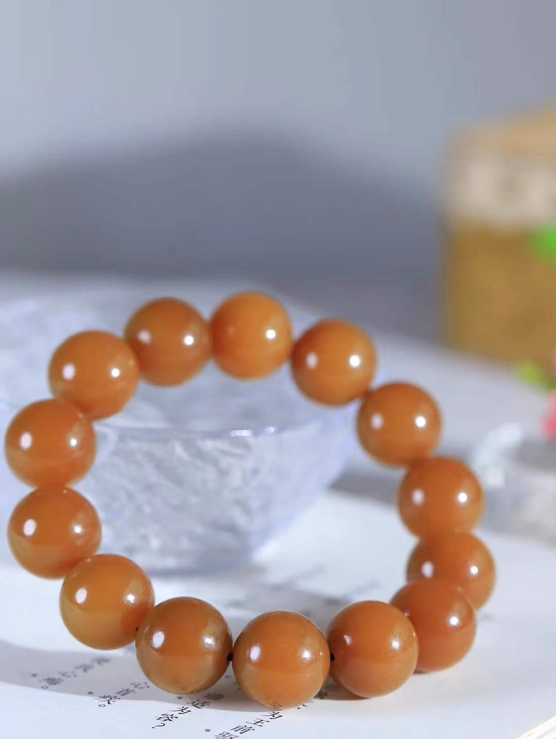 【珠圆玉润.手串】

收藏级臻品️和田玉糖玉珠圆玉润手串 玉质温润细腻  整串打磨圆润，佩戴舒适。珠珠落玉盘，间关莺语花底滑，一生美好时光，无论身在何处，都有它相伴相守。事事顺遂，幸福美满，吉祥如意。重87克 尺寸取一15.8mmFDT-1640813