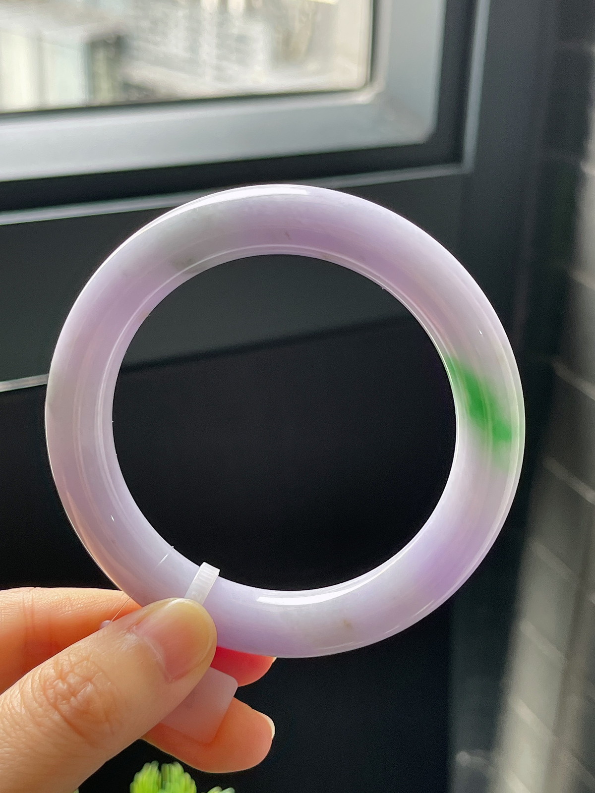 圆镯56.4圈口，翡翠糯化种紫底飘绿手镯